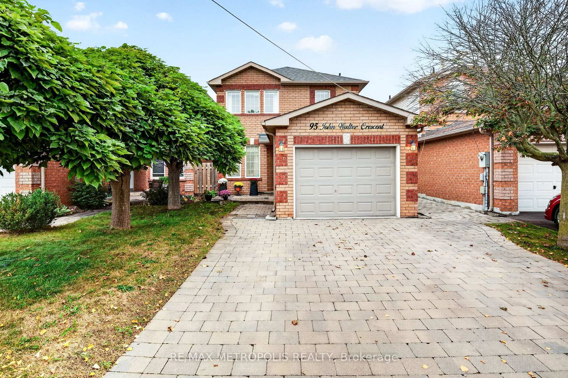 Photo 8 of 95 John Walter Crescent, Clarington, Courtice — HOMEH
