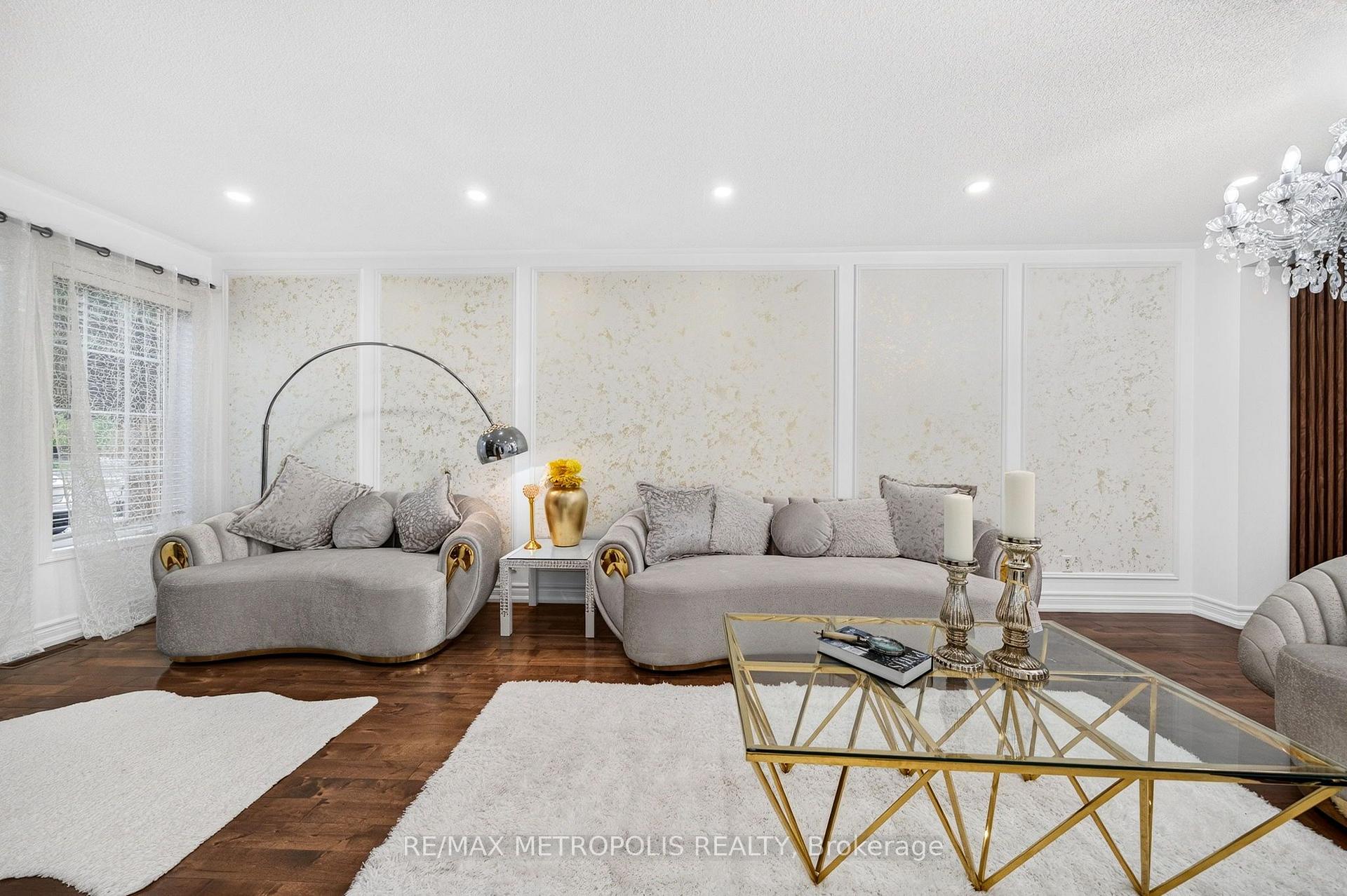 Photo 10 of 95 John Walter Crescent, Clarington, Courtice — HOMEH