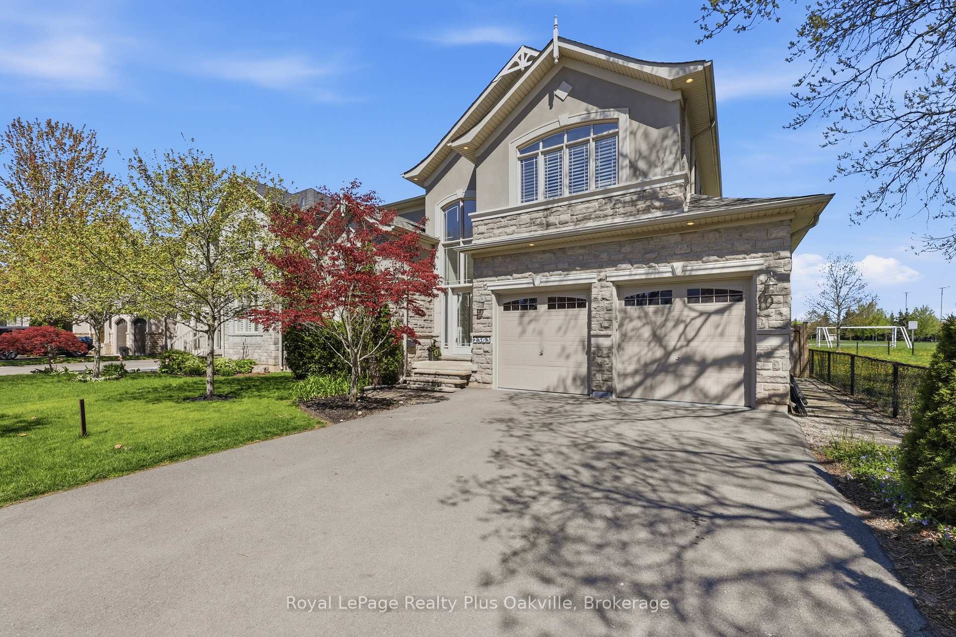 Photo 3 of 2363 Yolanda Drive, Oakville, West — HOMEH