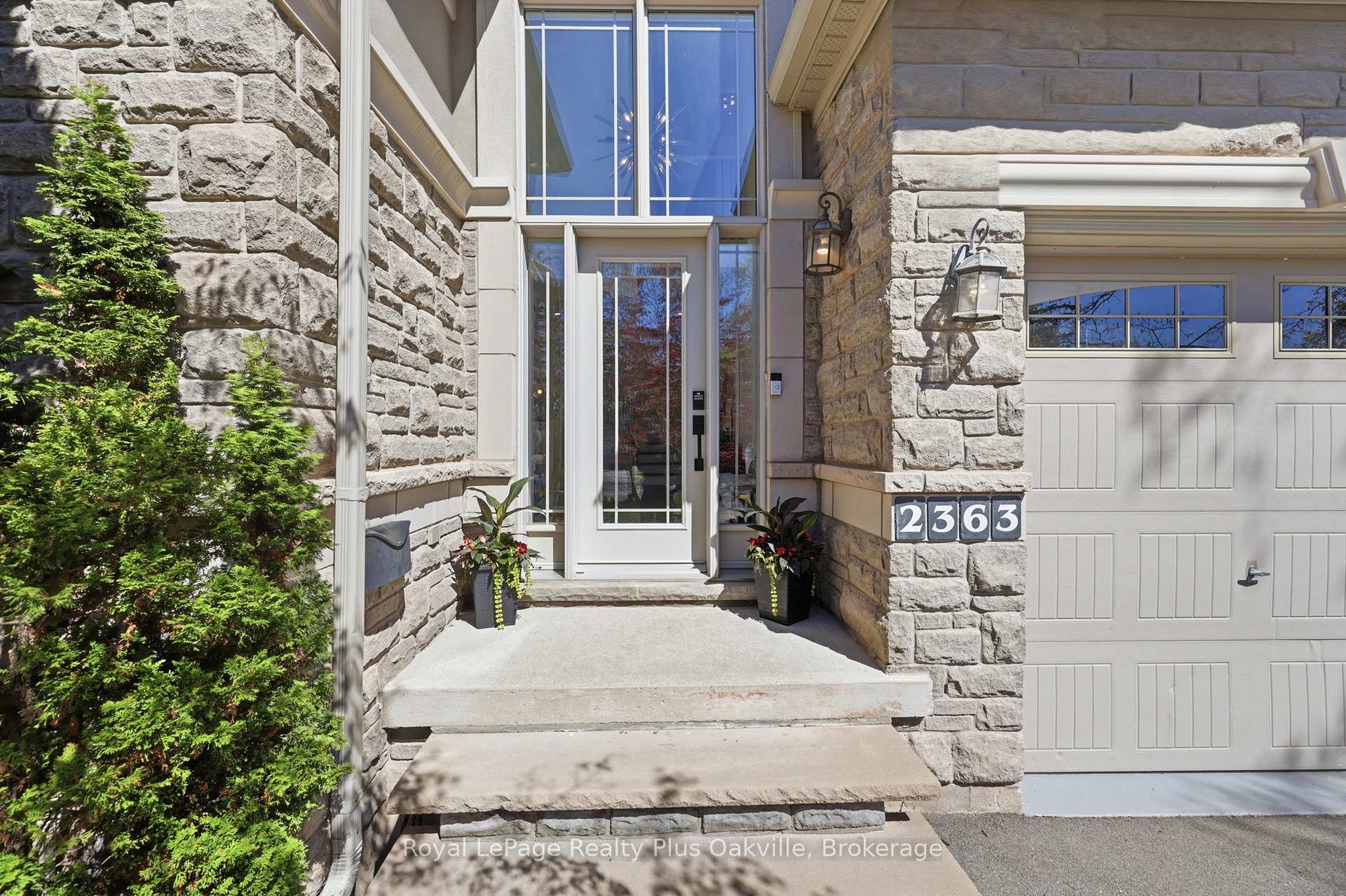 Photo 4 of 2363 Yolanda Drive, Oakville, West — HOMEH