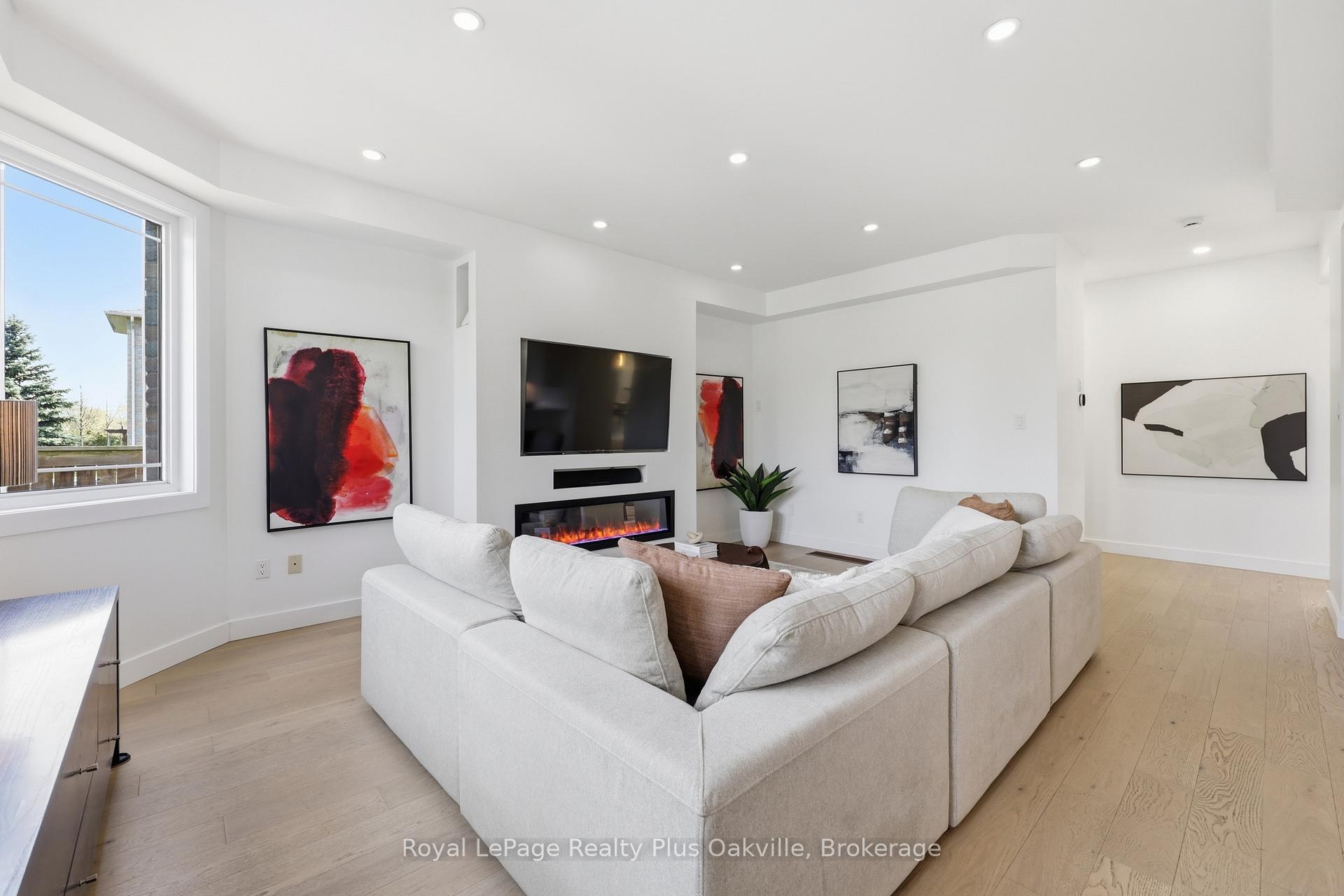 Photo 9 of 2363 Yolanda Drive, Oakville, West — HOMEH