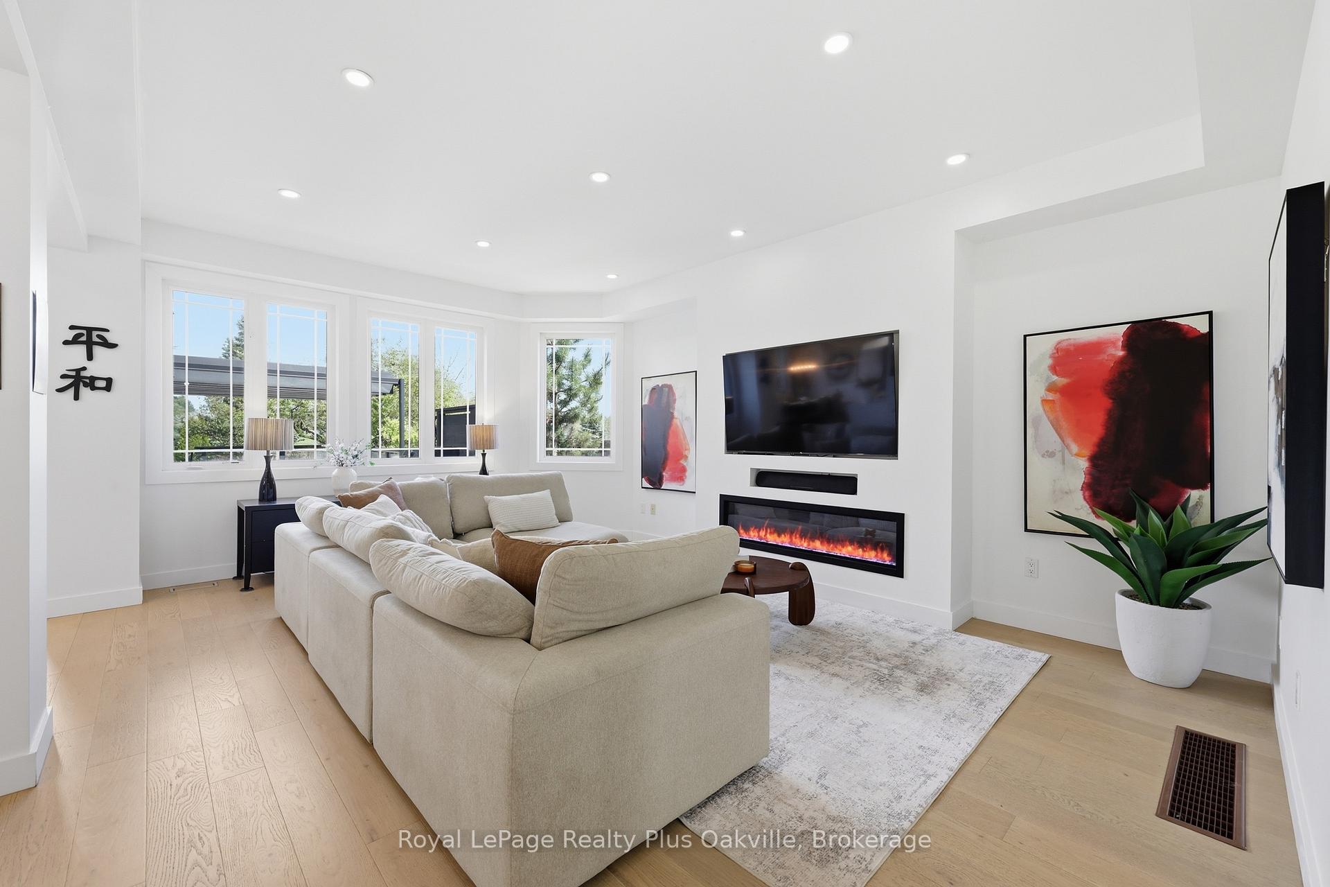 Photo 12 of 2363 Yolanda Drive, Oakville, West — HOMEH