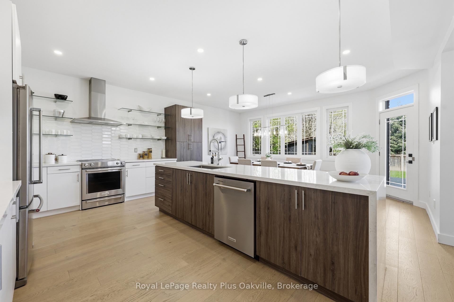 Photo 13 of 2363 Yolanda Drive, Oakville, West — HOMEH