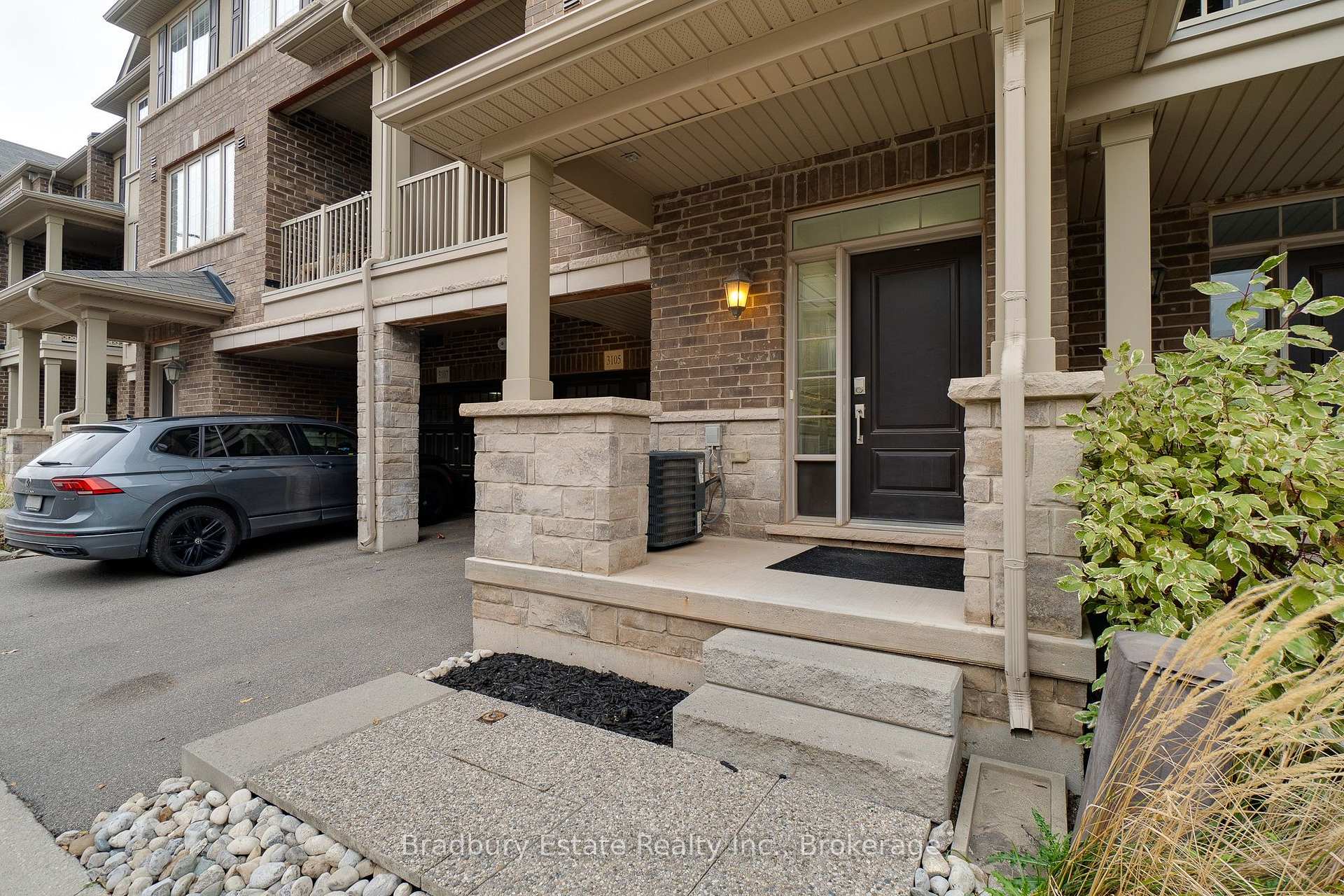 Photo 3 of 3105 Blackfriar Common, Oakville, Joshua Meadows — HOMEH