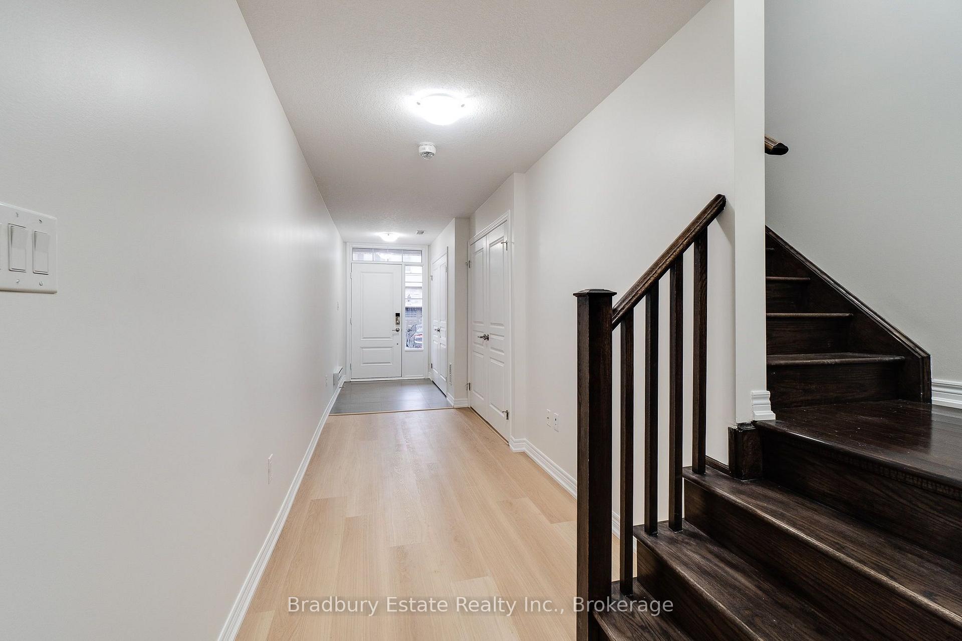 Photo 4 of 3105 Blackfriar Common, Oakville, Joshua Meadows — HOMEH