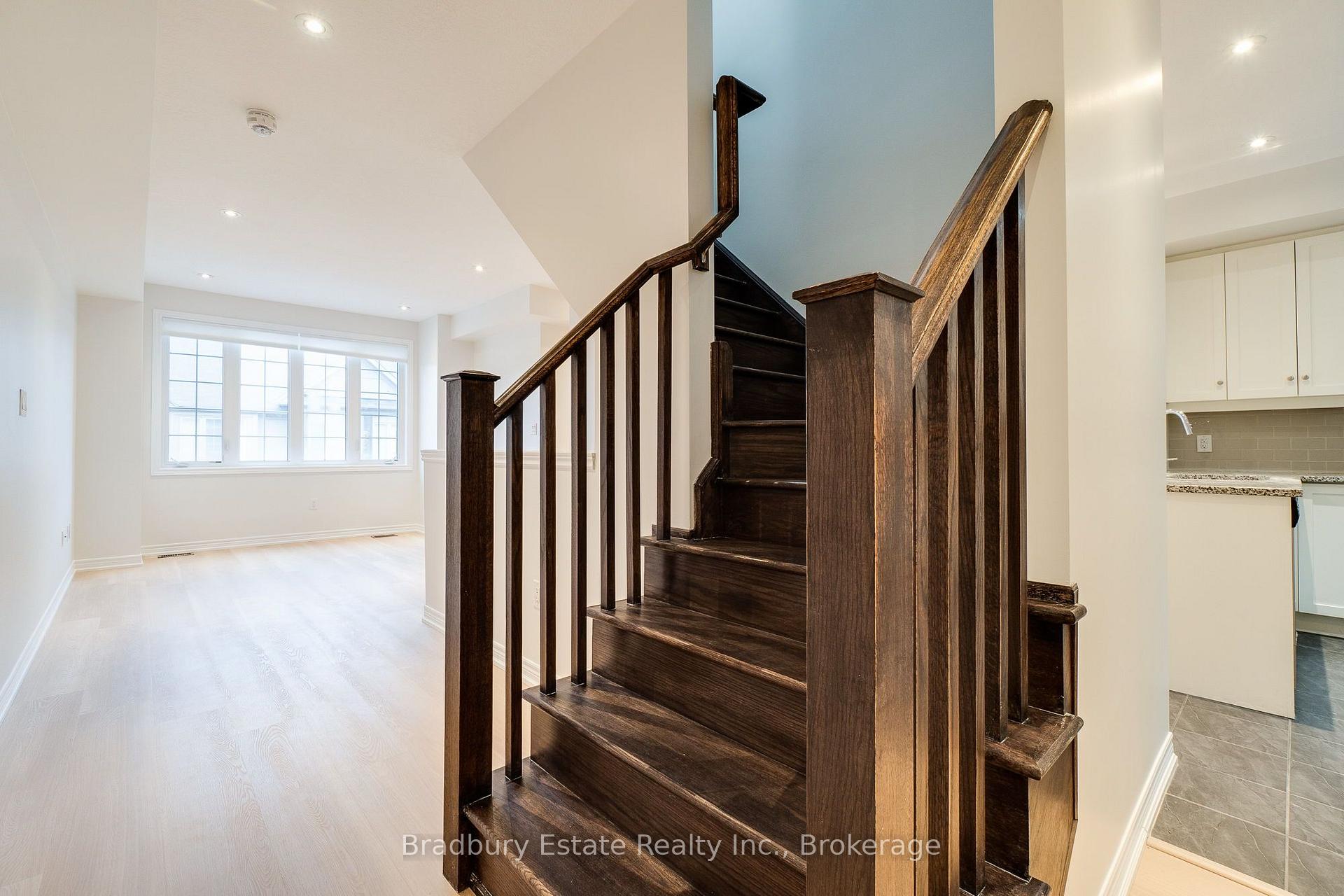 Photo 13 of 3105 Blackfriar Common, Oakville, Joshua Meadows — HOMEH