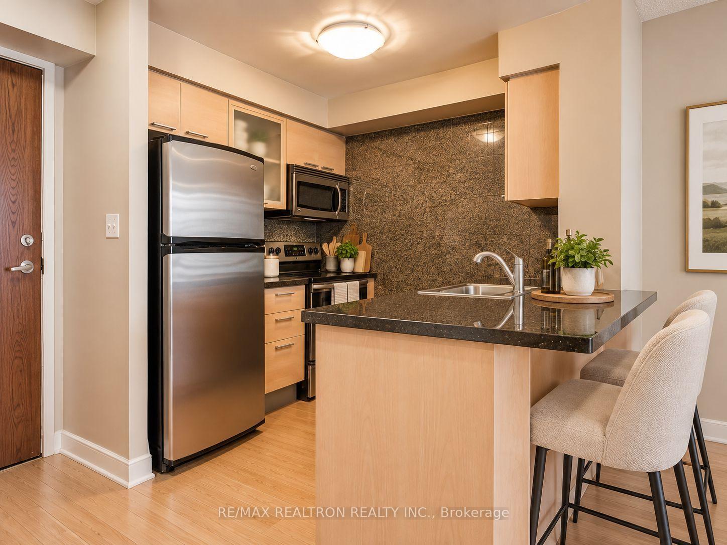 Photo 4 of Unit 2406, 16 Harrison Garden Boulevard, North York, Willowdale East — HOMEH