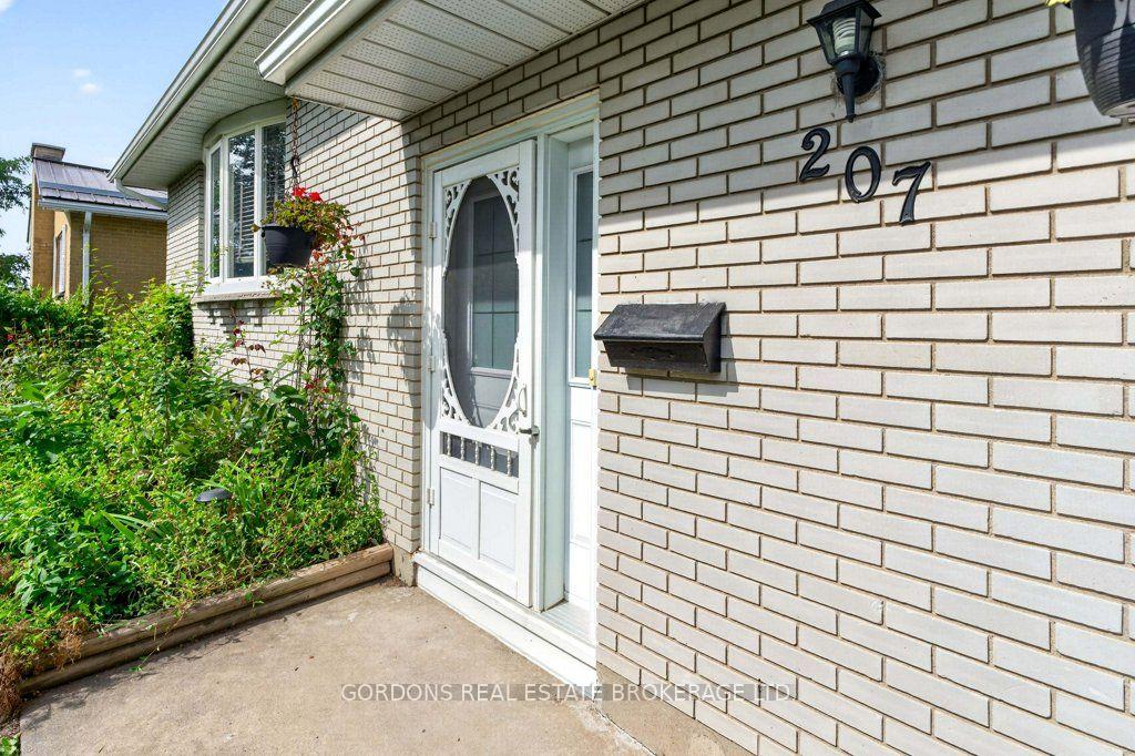 Photo 4 of 207 Robert Wallace Drive, Kingston, Central City West — HOMEH