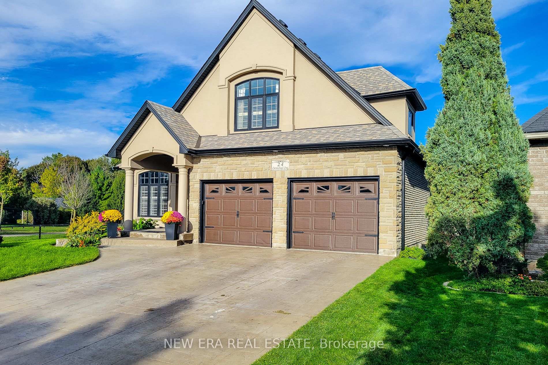 Photo 2 of 24 Carmichael Crescent, Brantford, Mayfair — HOMEH