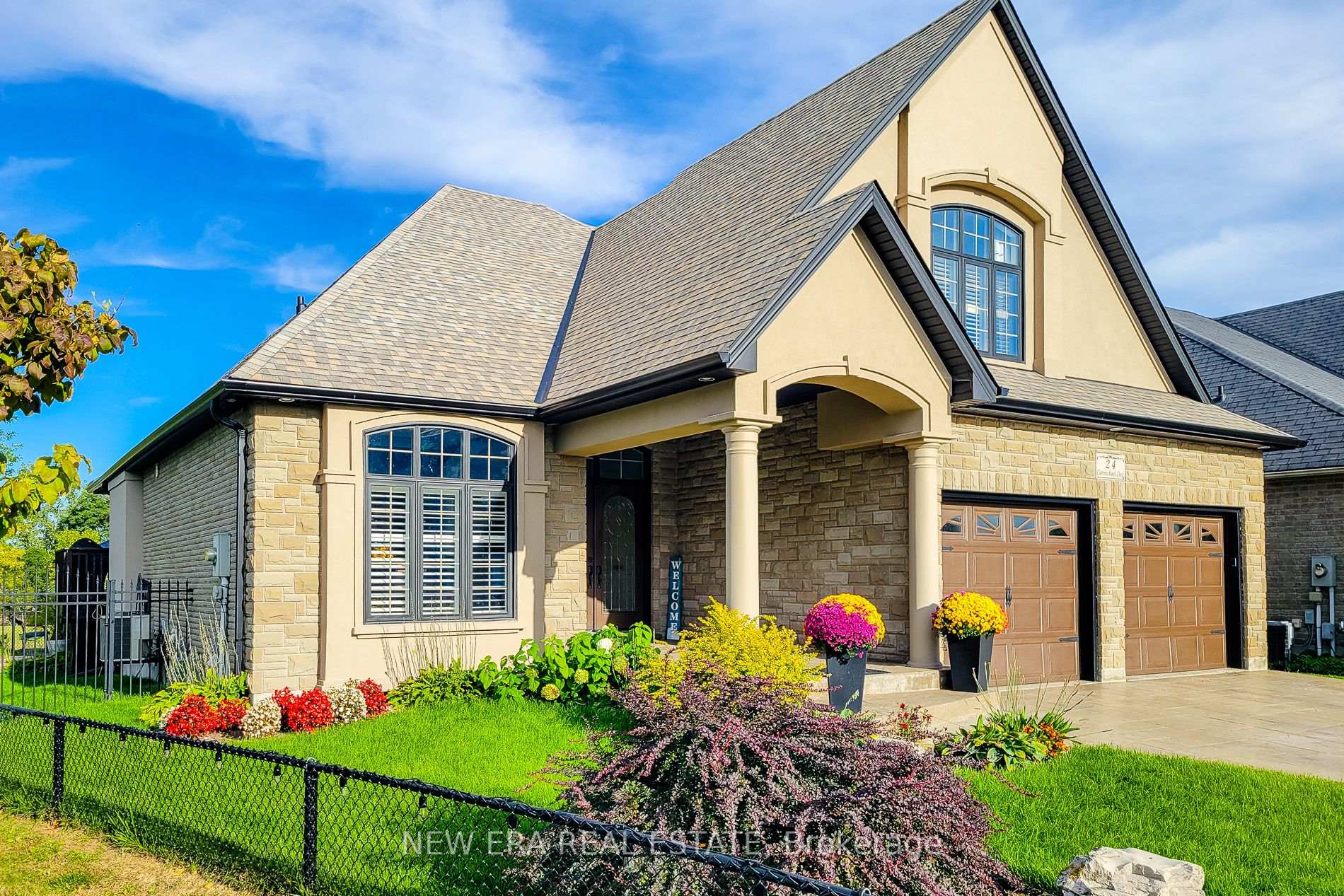 Photo 3 of 24 Carmichael Crescent, Brantford, Mayfair — HOMEH