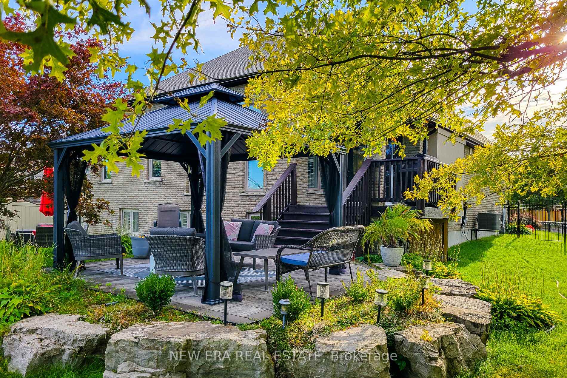 Photo 5 of 24 Carmichael Crescent, Brantford, Mayfair — HOMEH