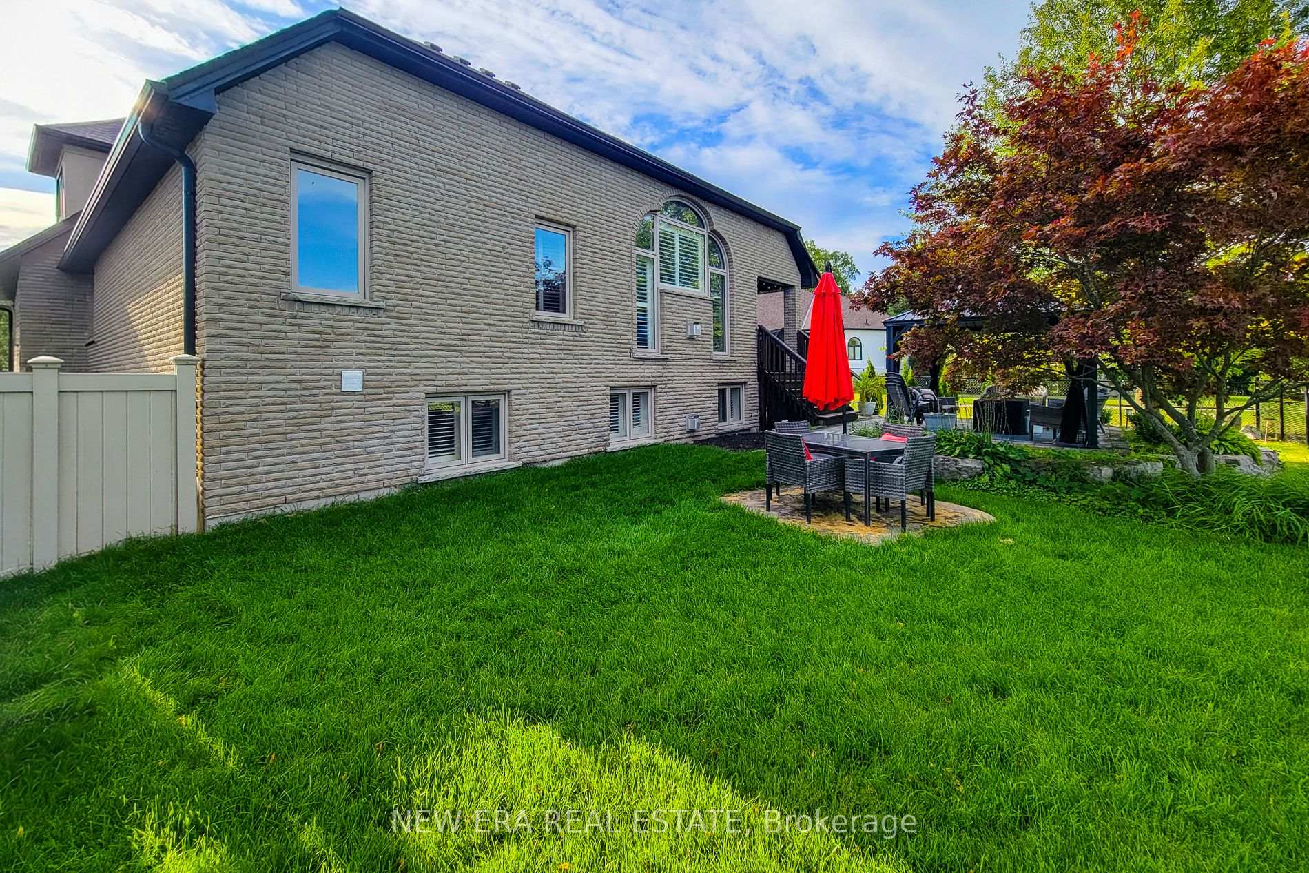 Photo 6 of 24 Carmichael Crescent, Brantford, Mayfair — HOMEH