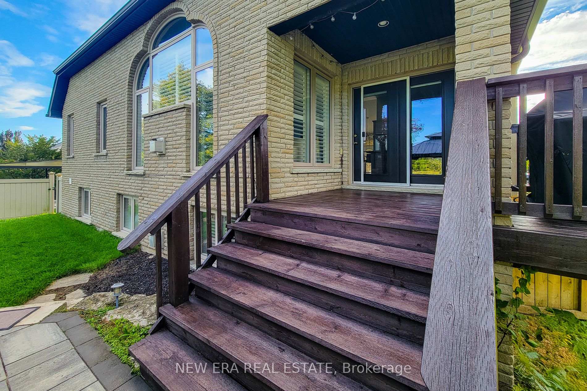 Photo 7 of 24 Carmichael Crescent, Brantford, Mayfair — HOMEH