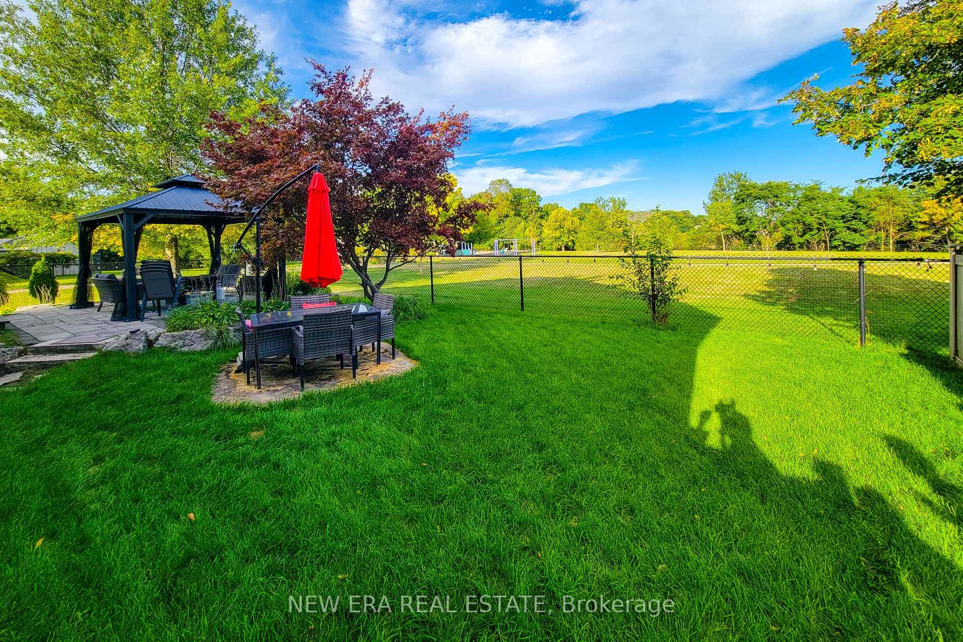 Photo 9 of 24 Carmichael Crescent, Brantford, Mayfair — HOMEH