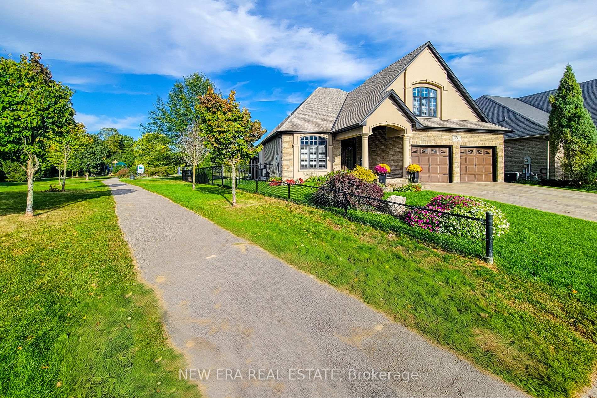 Photo 10 of 24 Carmichael Crescent, Brantford, Mayfair — HOMEH