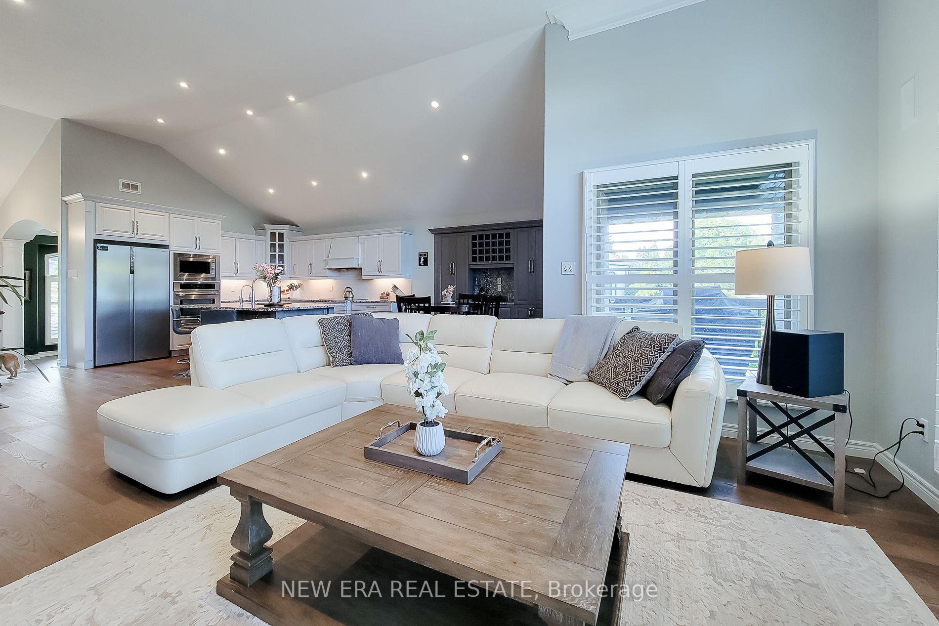 Photo 19 of 24 Carmichael Crescent, Brantford, Mayfair — HOMEH