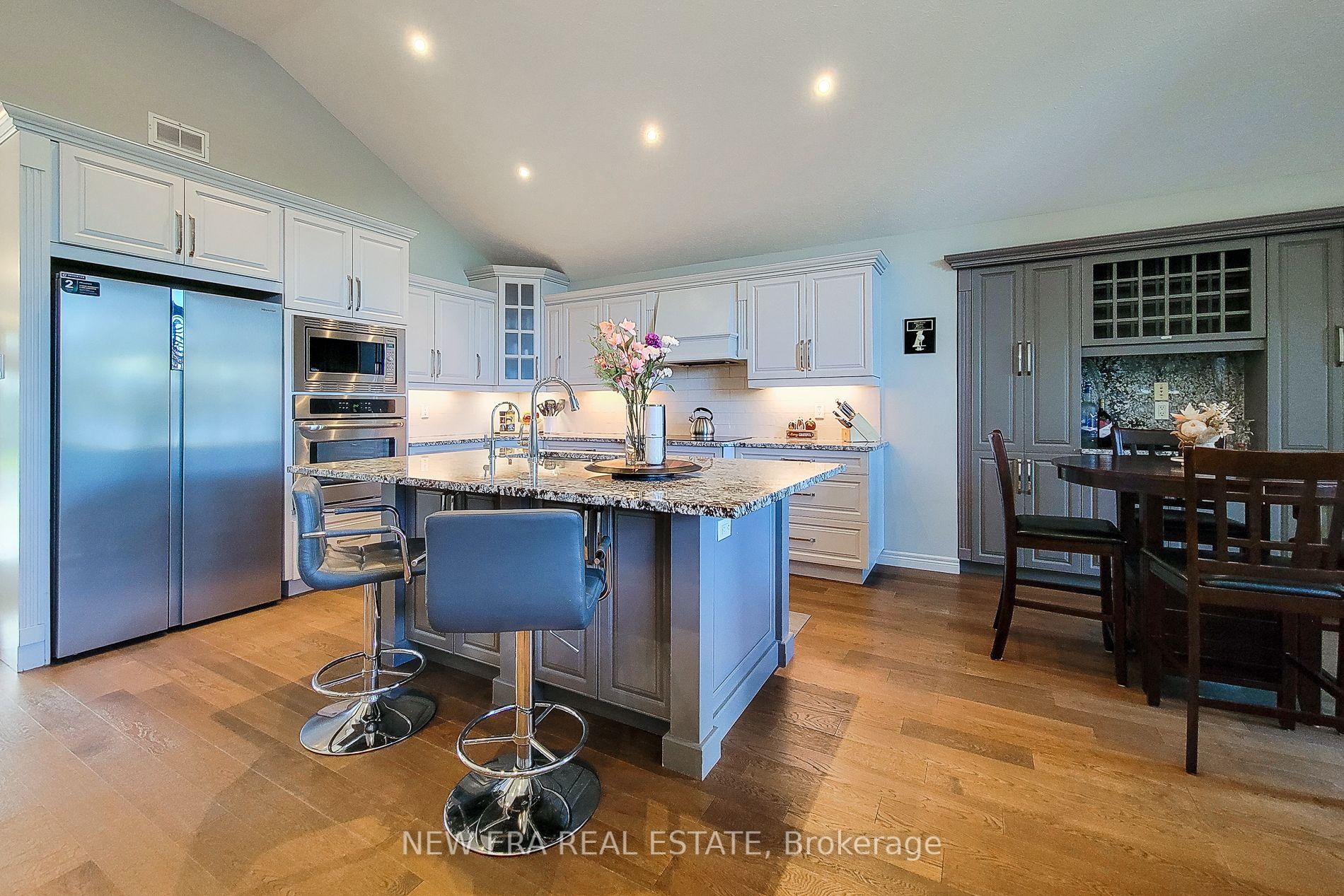 Photo 20 of 24 Carmichael Crescent, Brantford, Mayfair — HOMEH