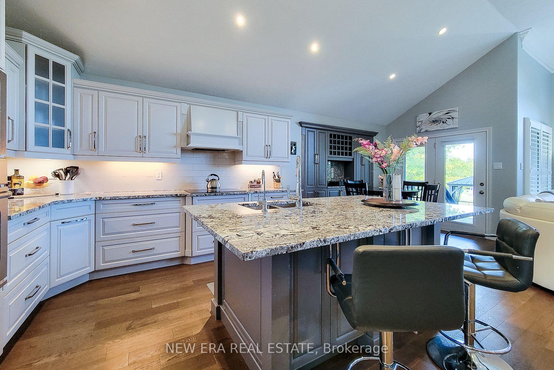 Photo 21 of 24 Carmichael Crescent, Brantford, Mayfair — HOMEH
