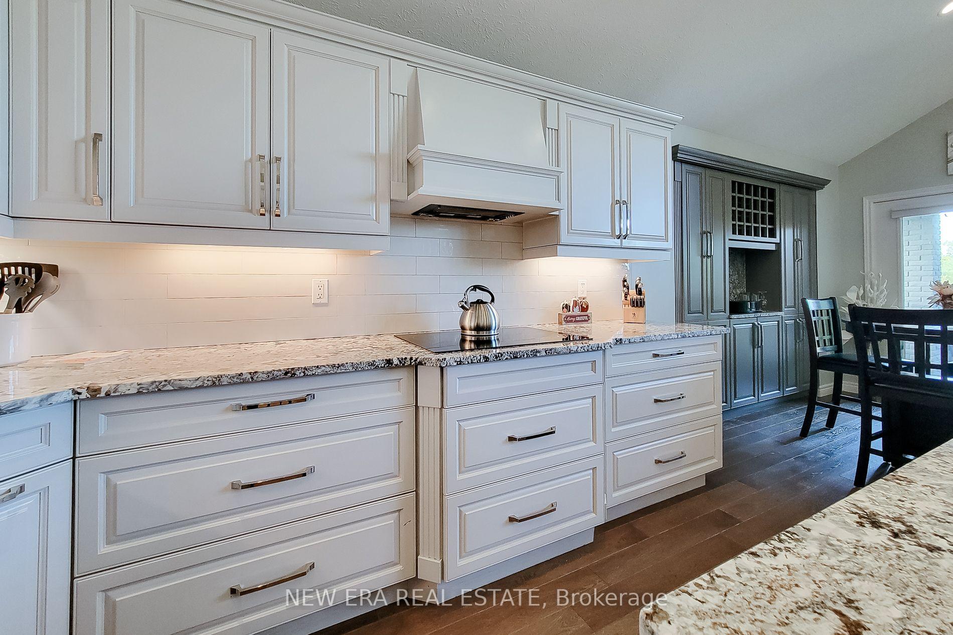 Photo 22 of 24 Carmichael Crescent, Brantford, Mayfair — HOMEH