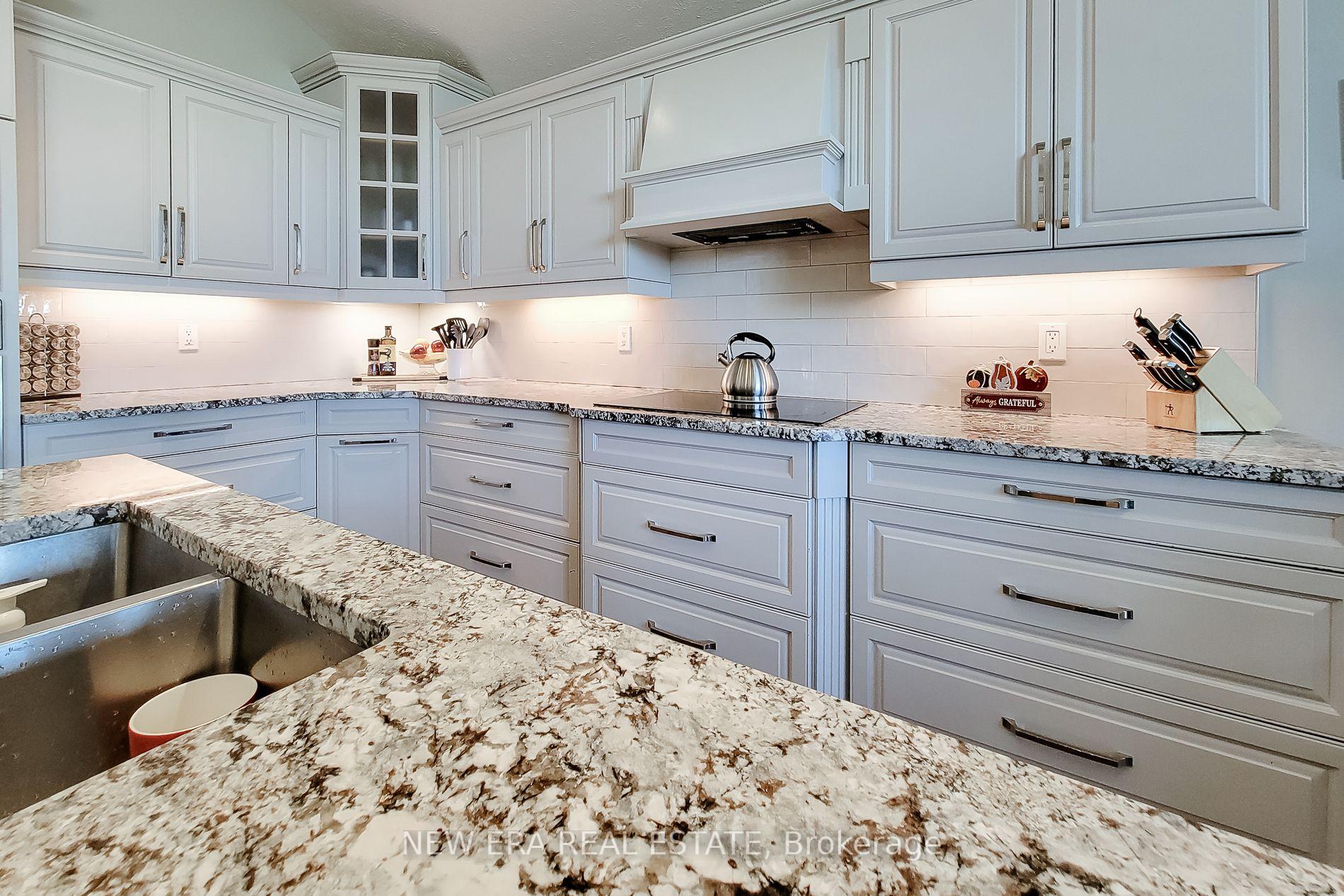 Photo 23 of 24 Carmichael Crescent, Brantford, Mayfair — HOMEH