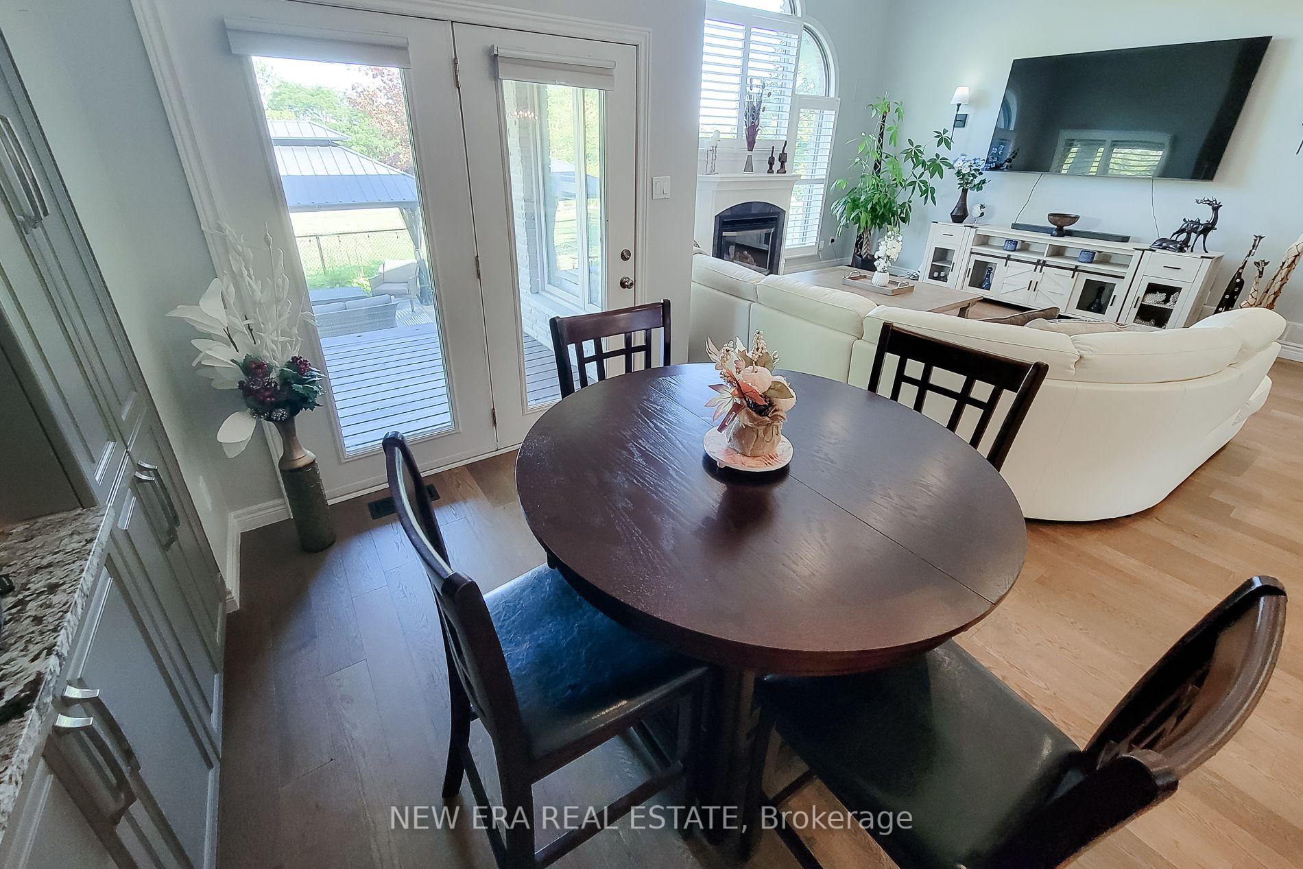 Photo 26 of 24 Carmichael Crescent, Brantford, Mayfair — HOMEH