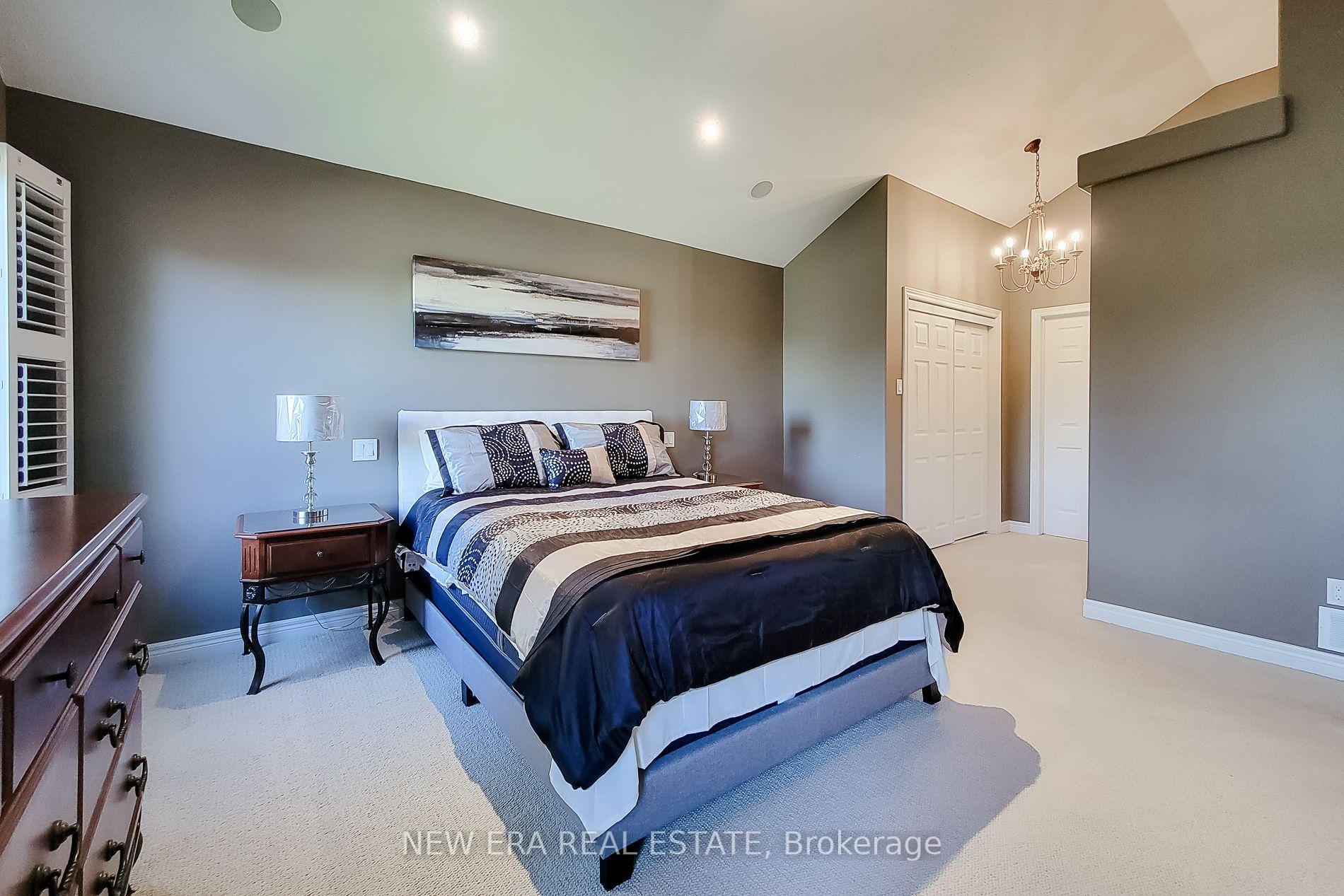 Photo 30 of 24 Carmichael Crescent, Brantford, Mayfair — HOMEH