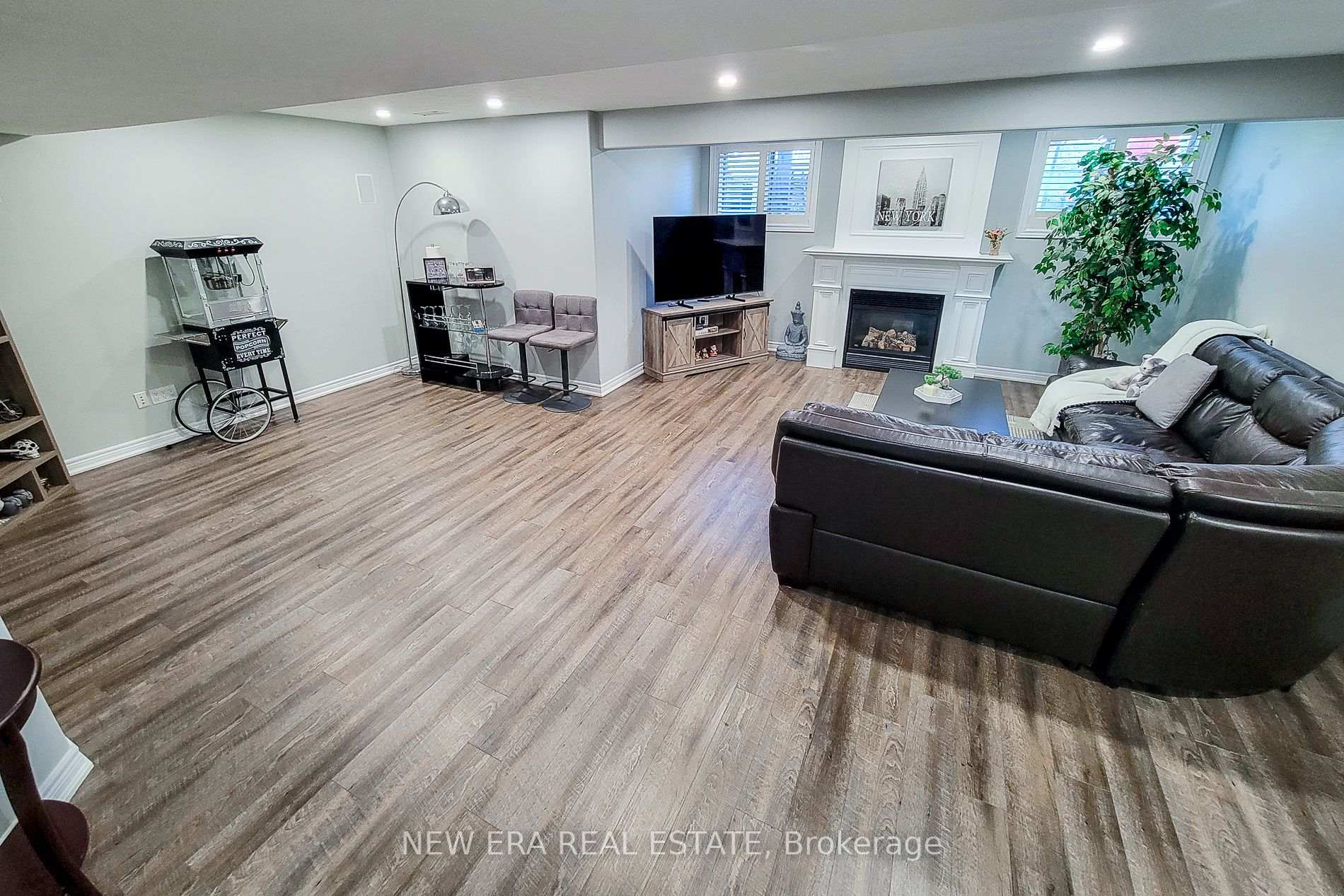 Photo 39 of 24 Carmichael Crescent, Brantford, Mayfair — HOMEH