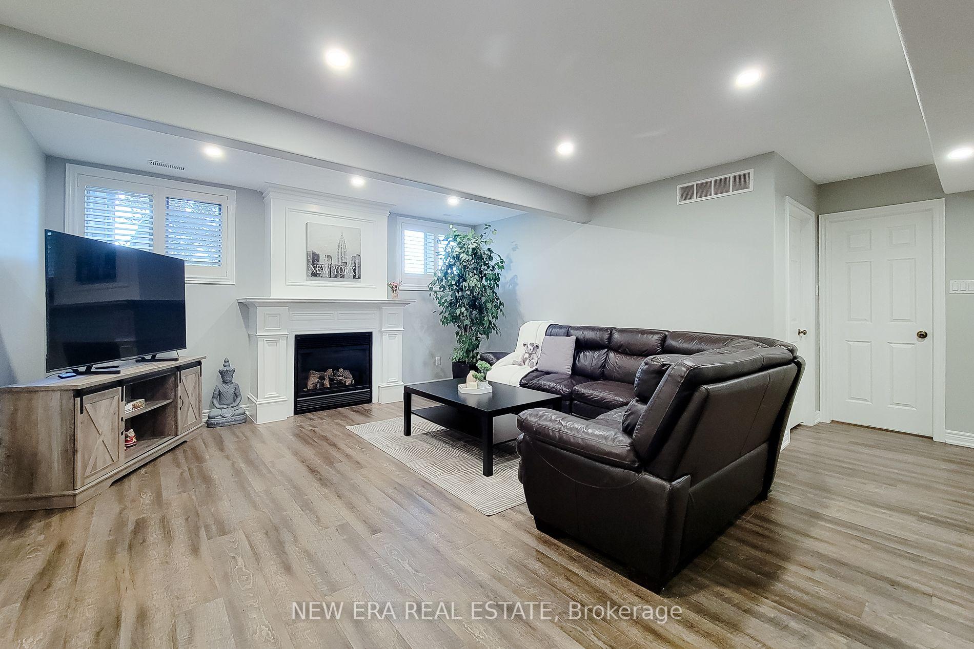 Photo 40 of 24 Carmichael Crescent, Brantford, Mayfair — HOMEH