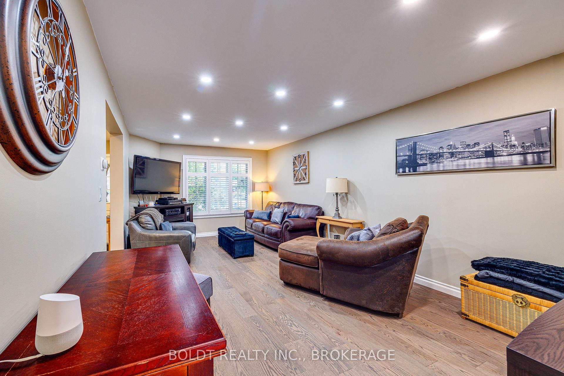 Photo 5 of 16 Westbury Drive, St. Catharines, Rykert/Vansickle — HOMEH
