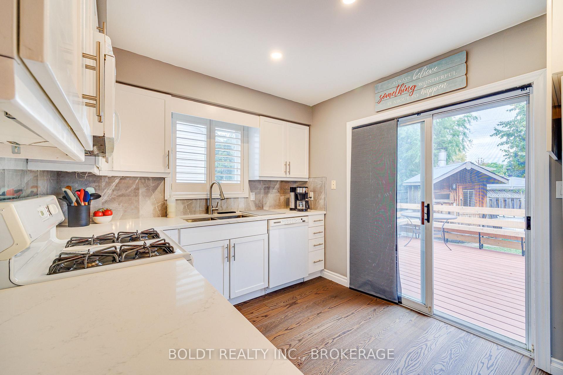 Photo 8 of 16 Westbury Drive, St. Catharines, Rykert/Vansickle — HOMEH
