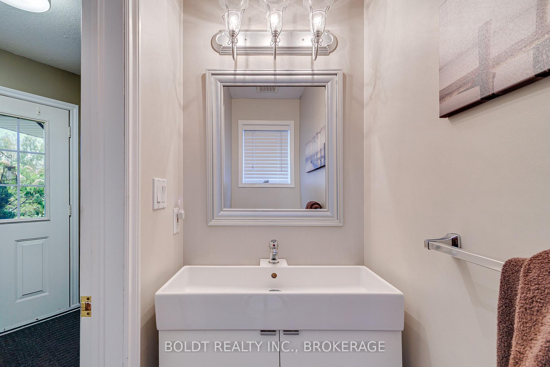 Photo 10 of 16 Westbury Drive, St. Catharines, Rykert/Vansickle — HOMEH