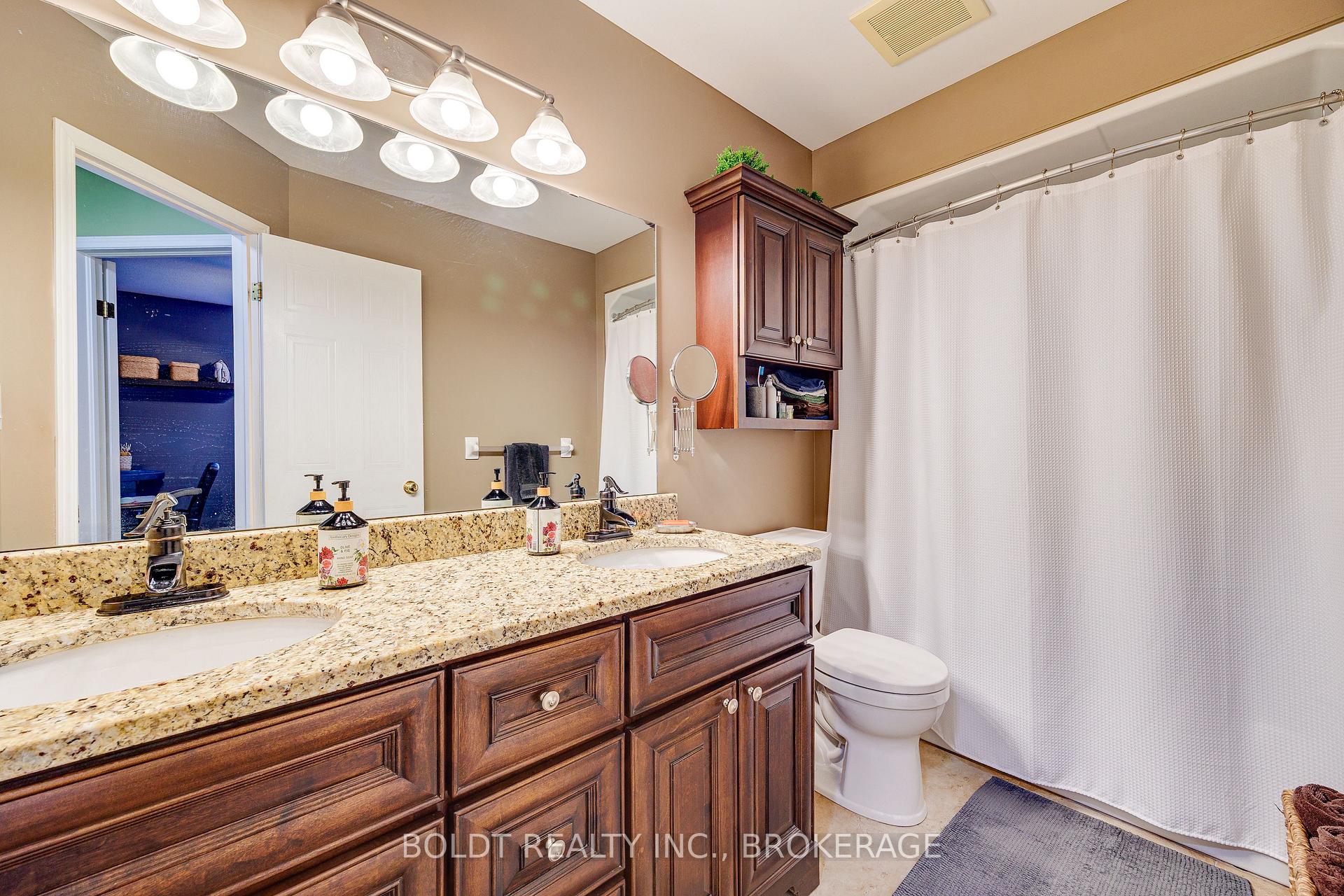 Photo 17 of 16 Westbury Drive, St. Catharines, Rykert/Vansickle — HOMEH