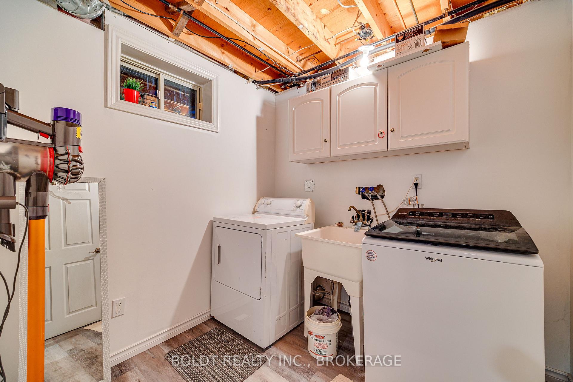 Photo 20 of 16 Westbury Drive, St. Catharines, Rykert/Vansickle — HOMEH