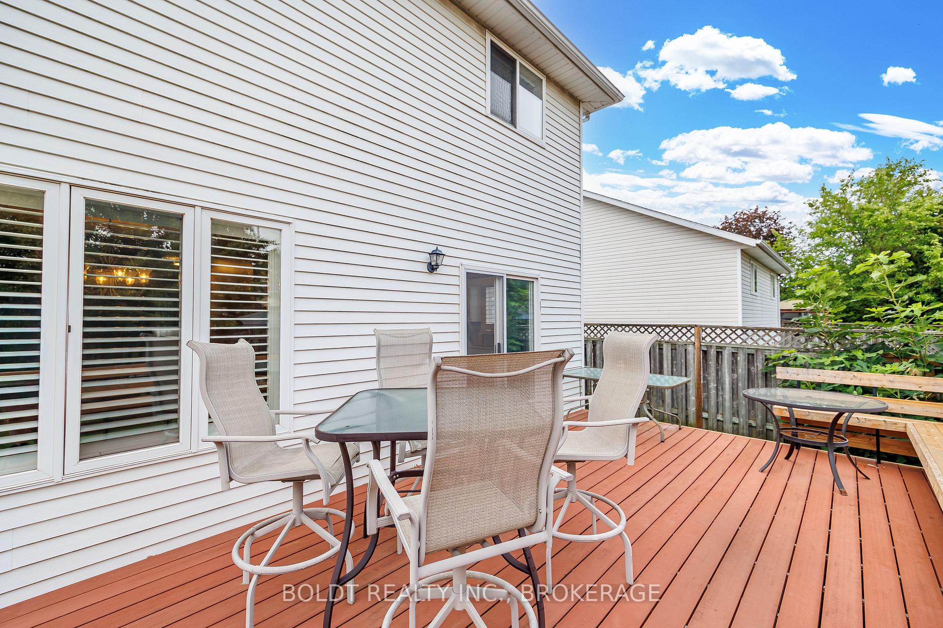 Photo 30 of 16 Westbury Drive, St. Catharines, Rykert/Vansickle — HOMEH