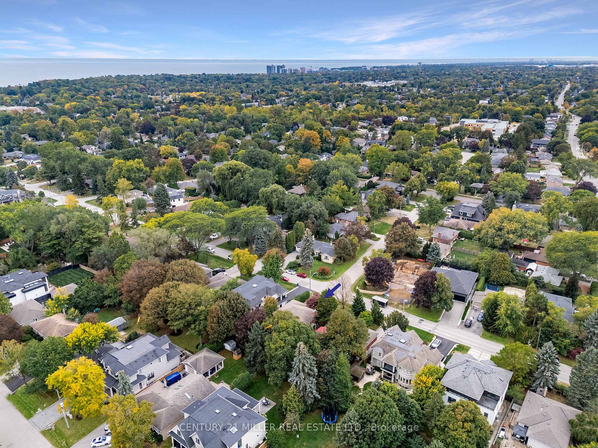 Photo 2 of 475 Willis Drive, Oakville, West — HOMEH