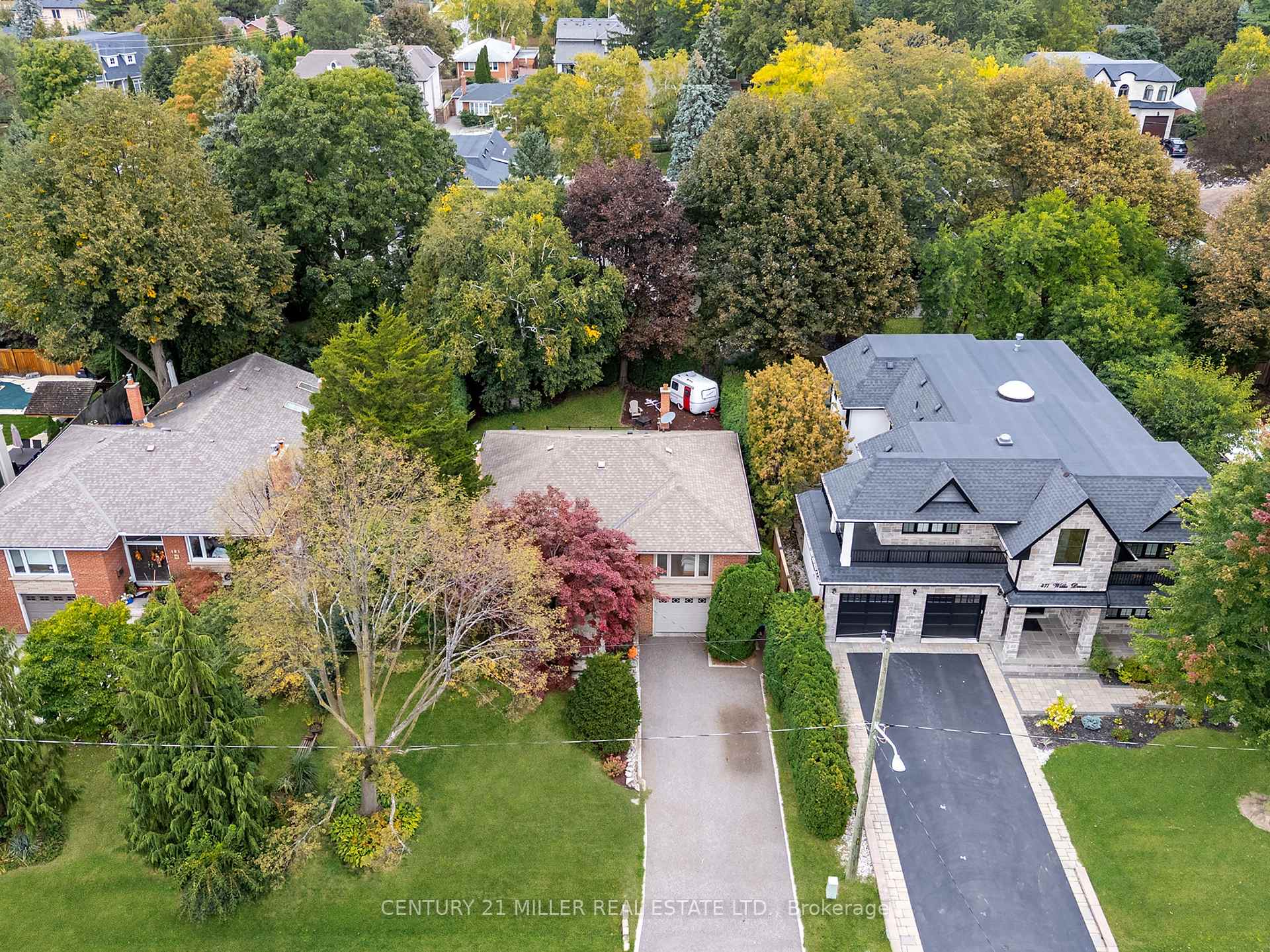 Photo 3 of 475 Willis Drive, Oakville, West — HOMEH
