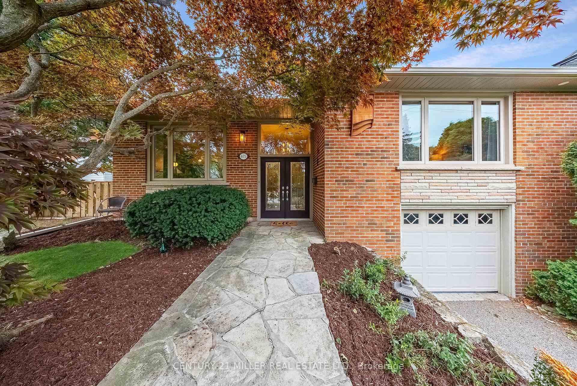 Photo 4 of 475 Willis Drive, Oakville, West — HOMEH