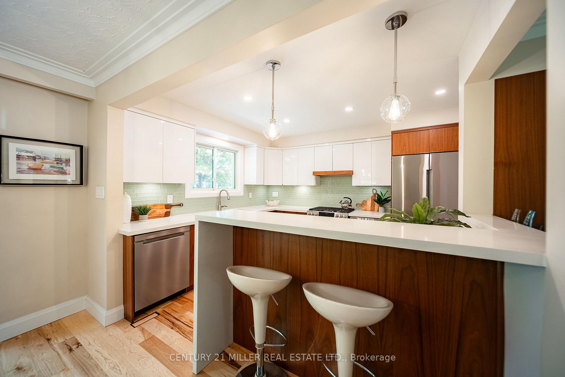 Photo 11 of 475 Willis Drive, Oakville, West — HOMEH
