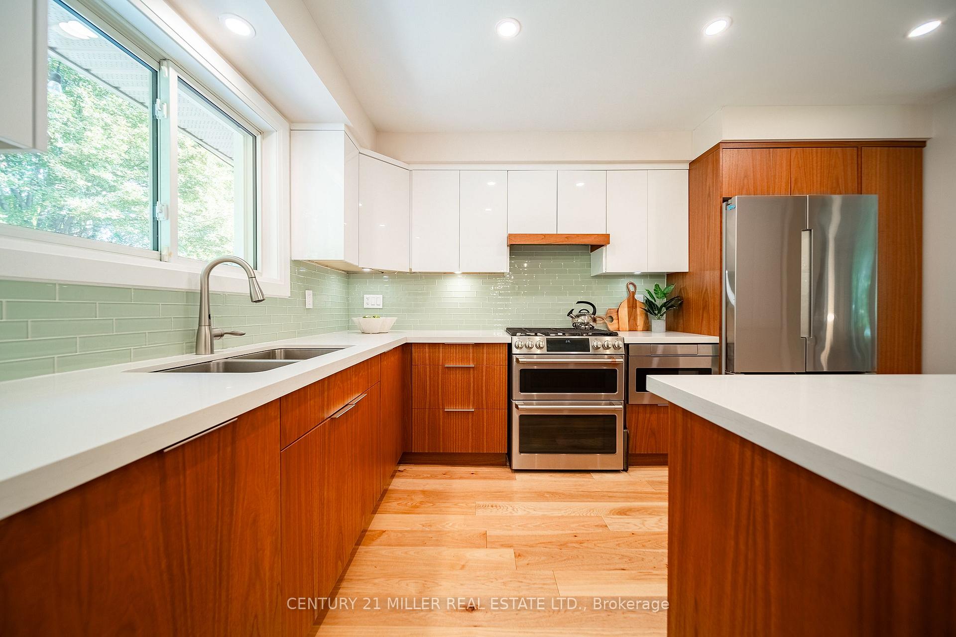 Photo 12 of 475 Willis Drive, Oakville, West — HOMEH