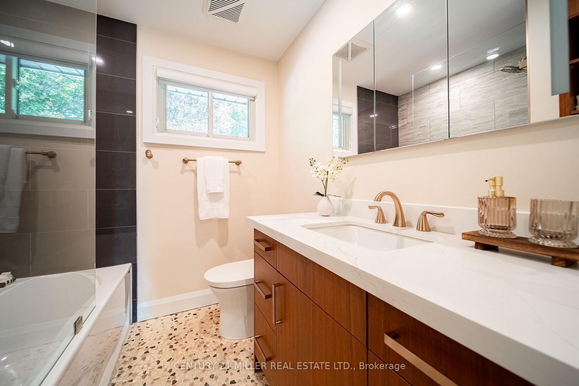 Photo 19 of 475 Willis Drive, Oakville, West — HOMEH
