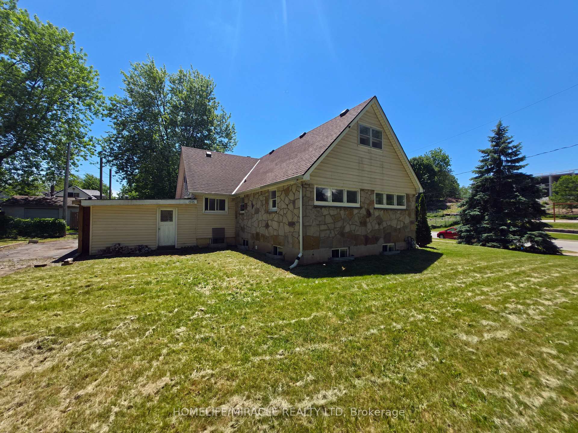 Photo 12 of 17 Goderich Street, Fort Erie, Central — HOMEH