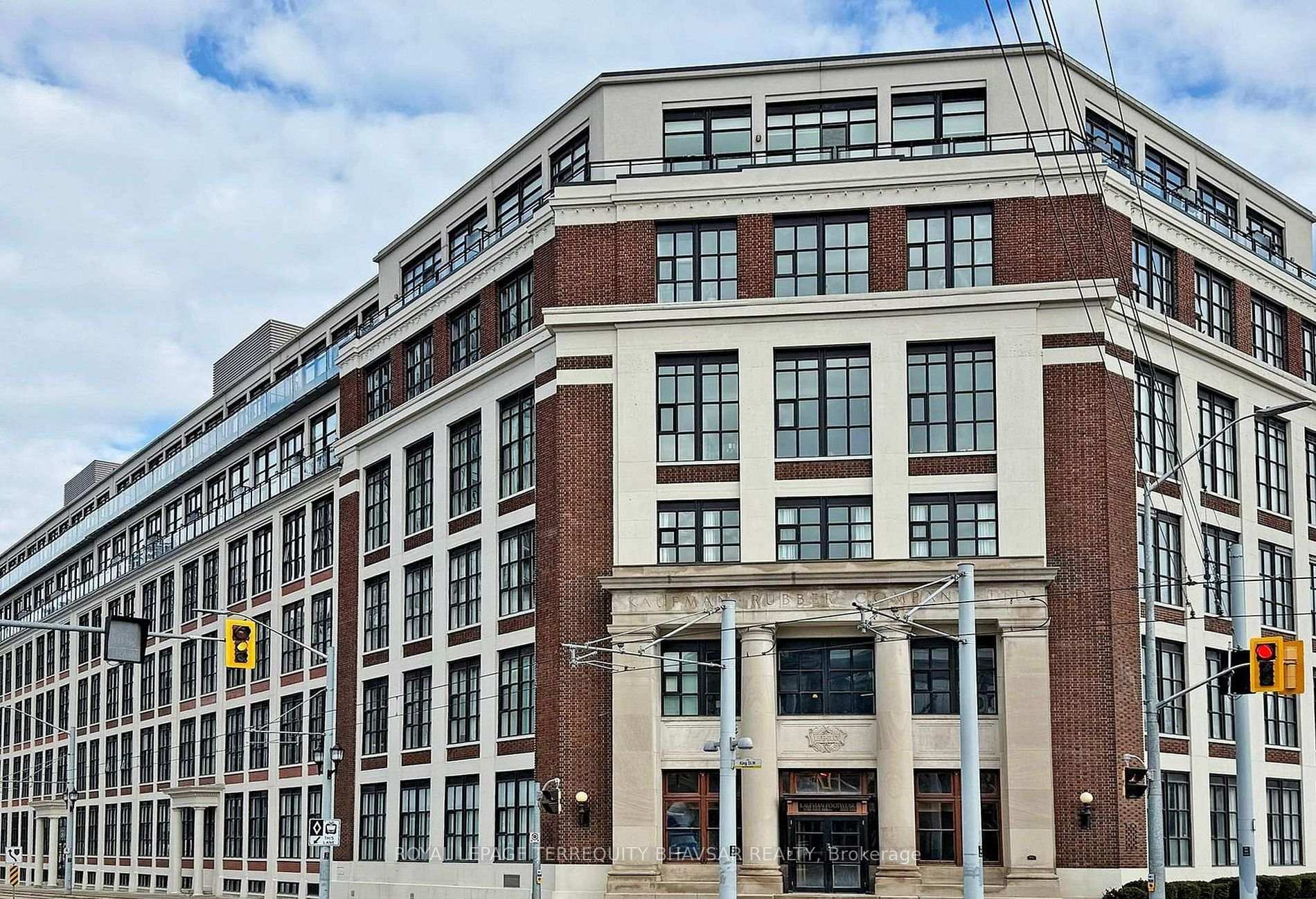 Photo 3 of Unit 505, 410 King Street W, Kitchener, City Commercial Core — HOMEH