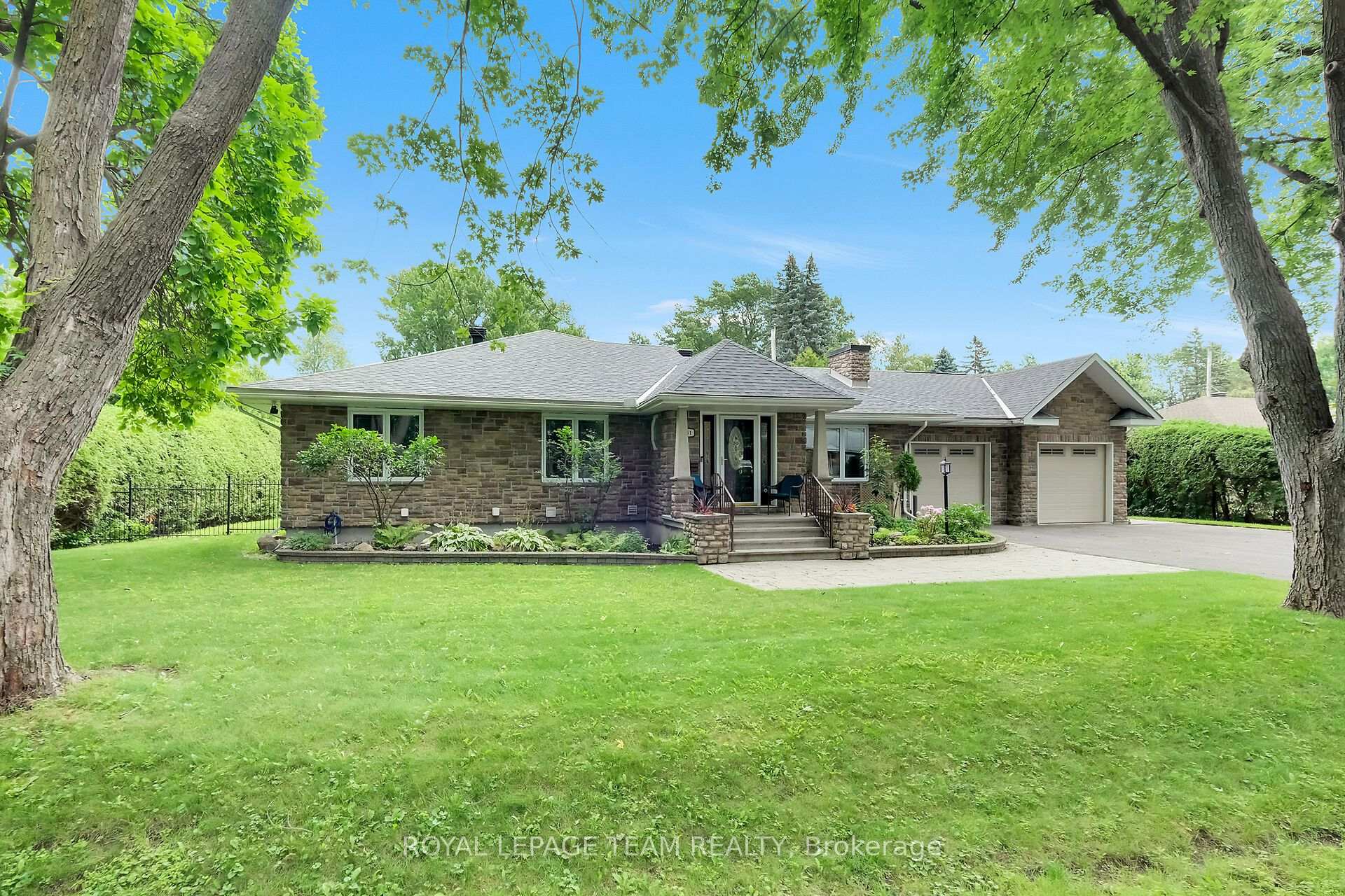 Photo of 861 Dunlevie Avenue