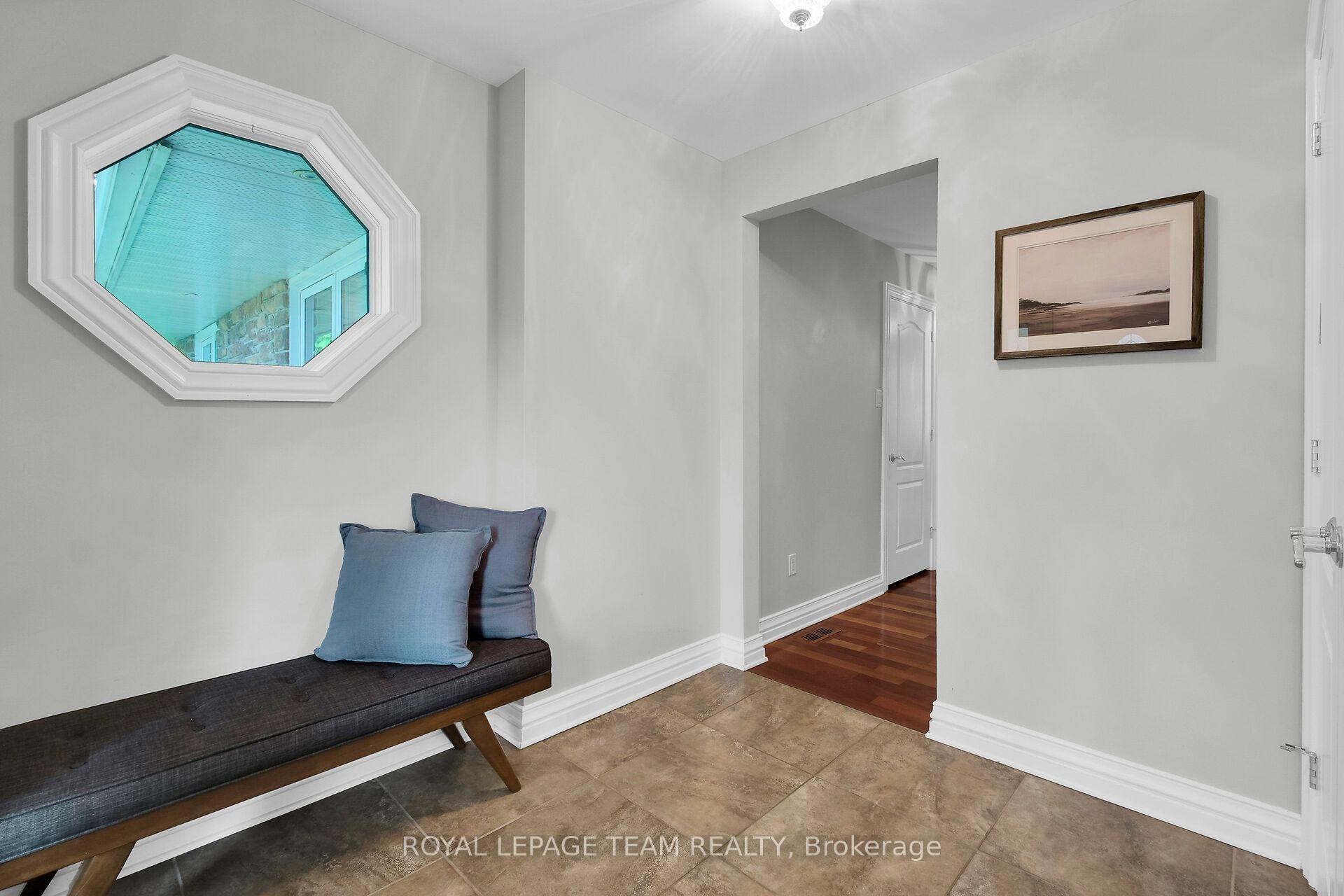 Photo 5 of 861 Dunlevie Avenue, Ottawa, McKellar Heights/Glabar Park — HOMEH