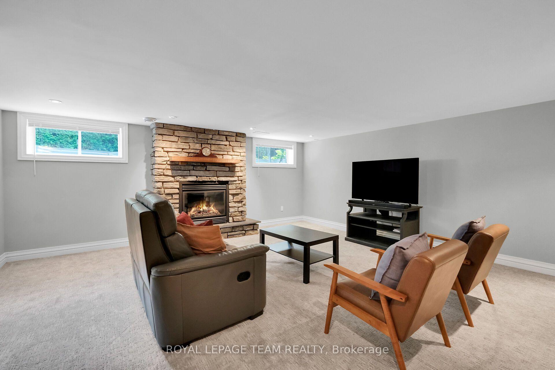 Photo 24 of 861 Dunlevie Avenue, Ottawa, McKellar Heights/Glabar Park — HOMEH