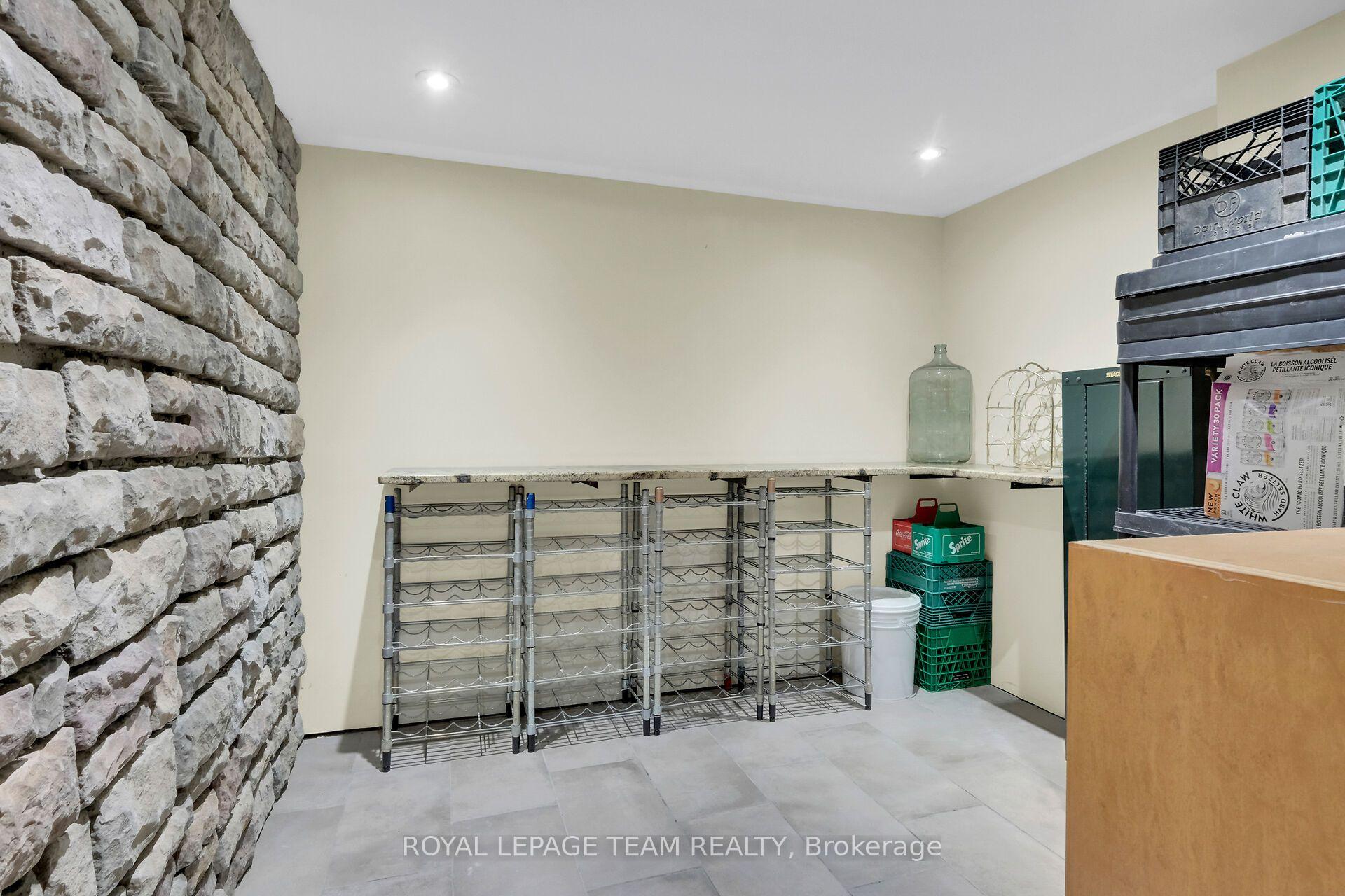 Photo 30 of 861 Dunlevie Avenue, Ottawa, McKellar Heights/Glabar Park — HOMEH