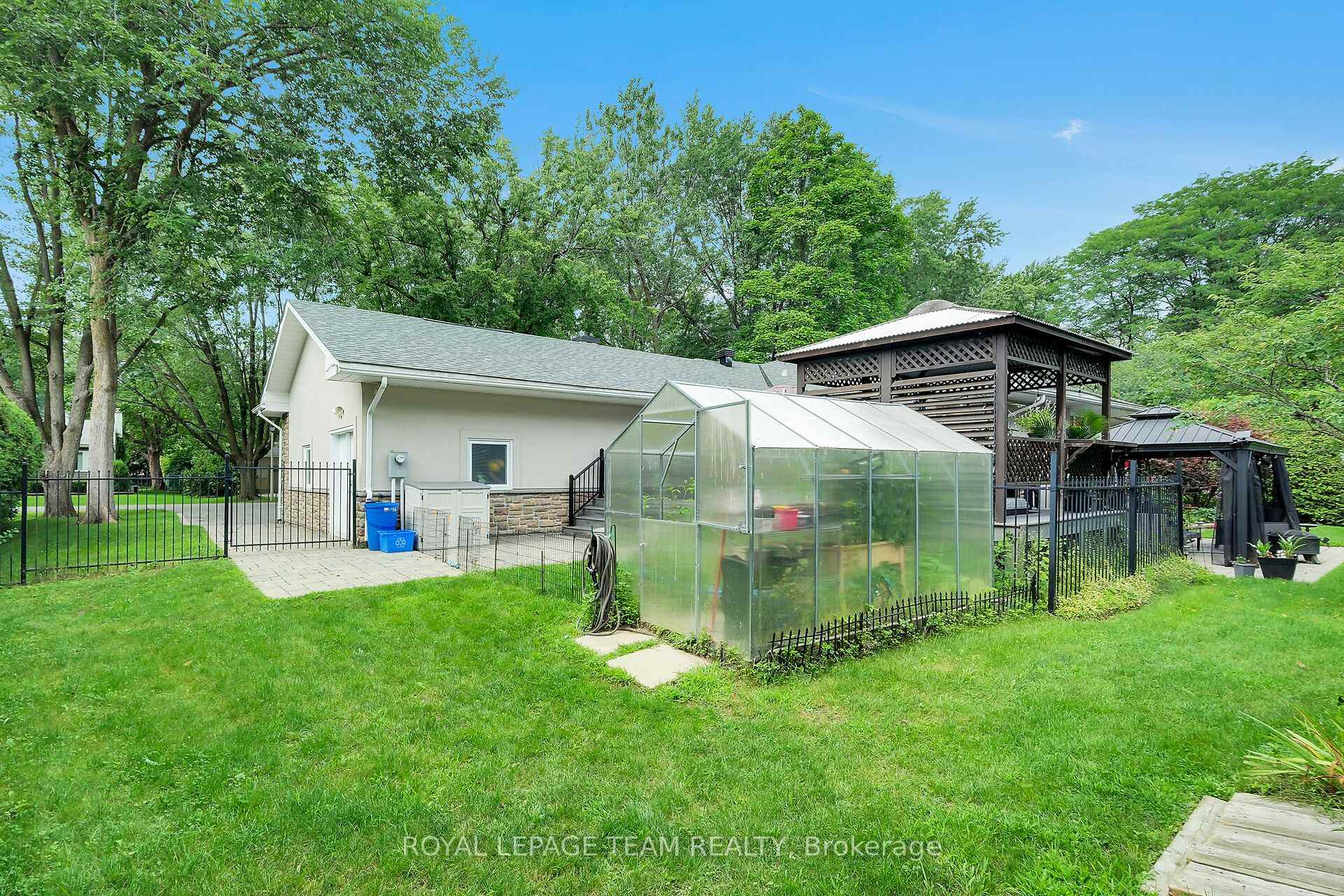 Photo 39 of 861 Dunlevie Avenue, Ottawa, McKellar Heights/Glabar Park — HOMEH