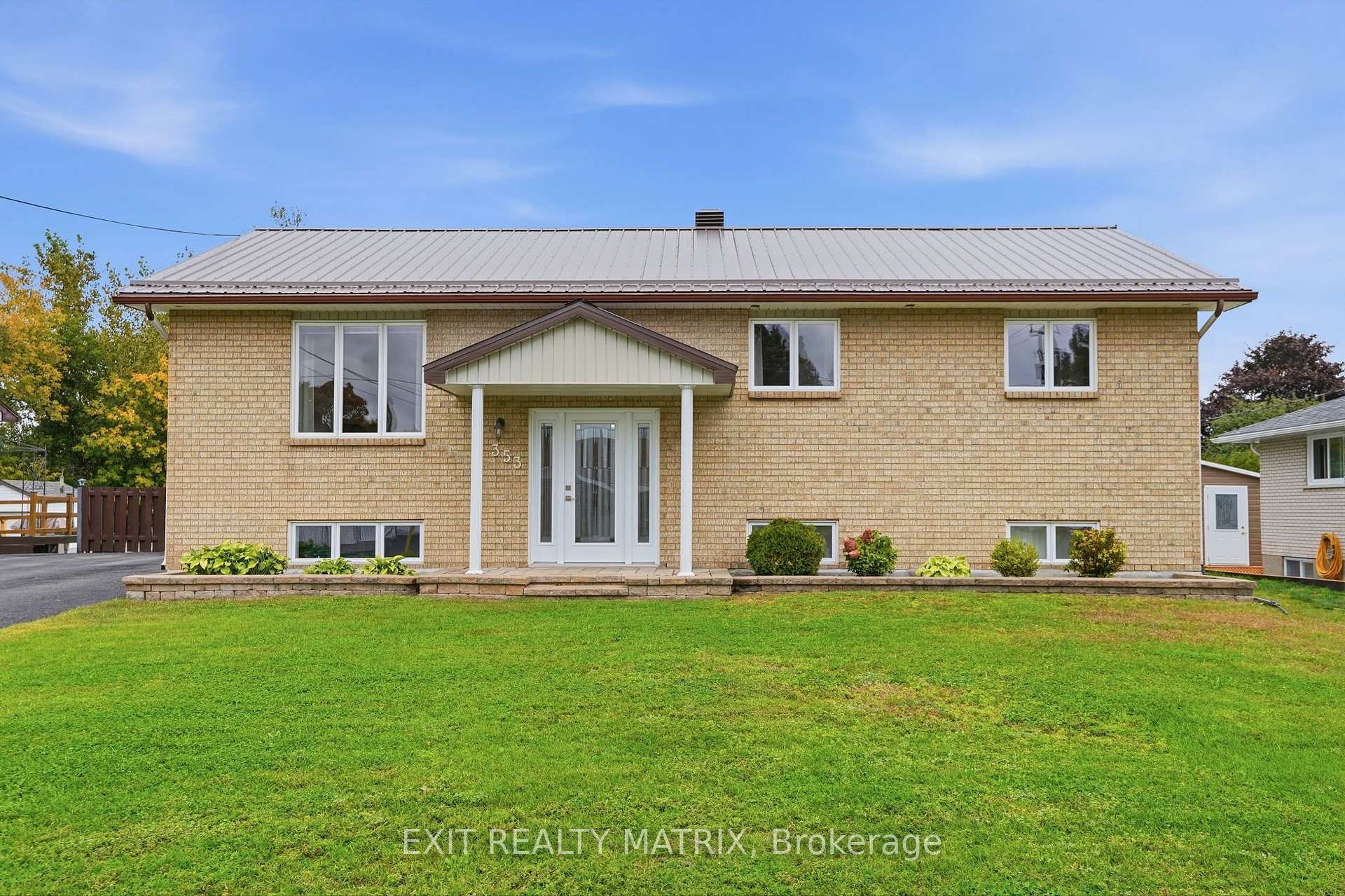 Photo 2 of 353 Nelson Street E, Hawkesbury, Hawkesbury — HOMEH
