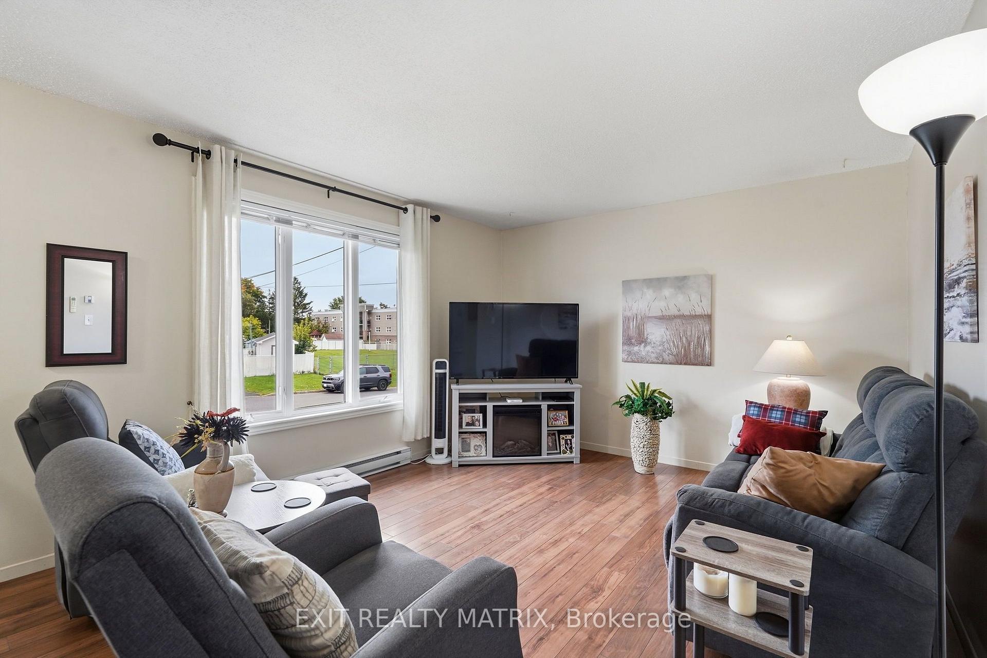 Photo 4 of 353 Nelson Street E, Hawkesbury, Hawkesbury — HOMEH