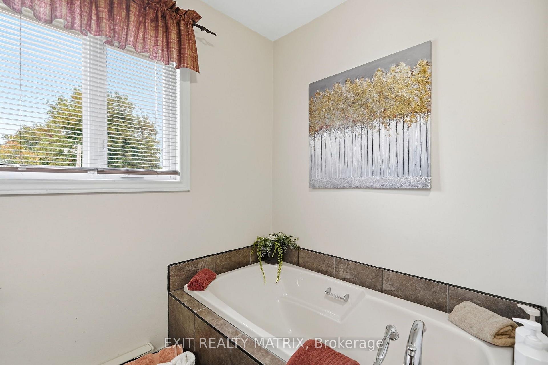 Photo 17 of 353 Nelson Street E, Hawkesbury, Hawkesbury — HOMEH